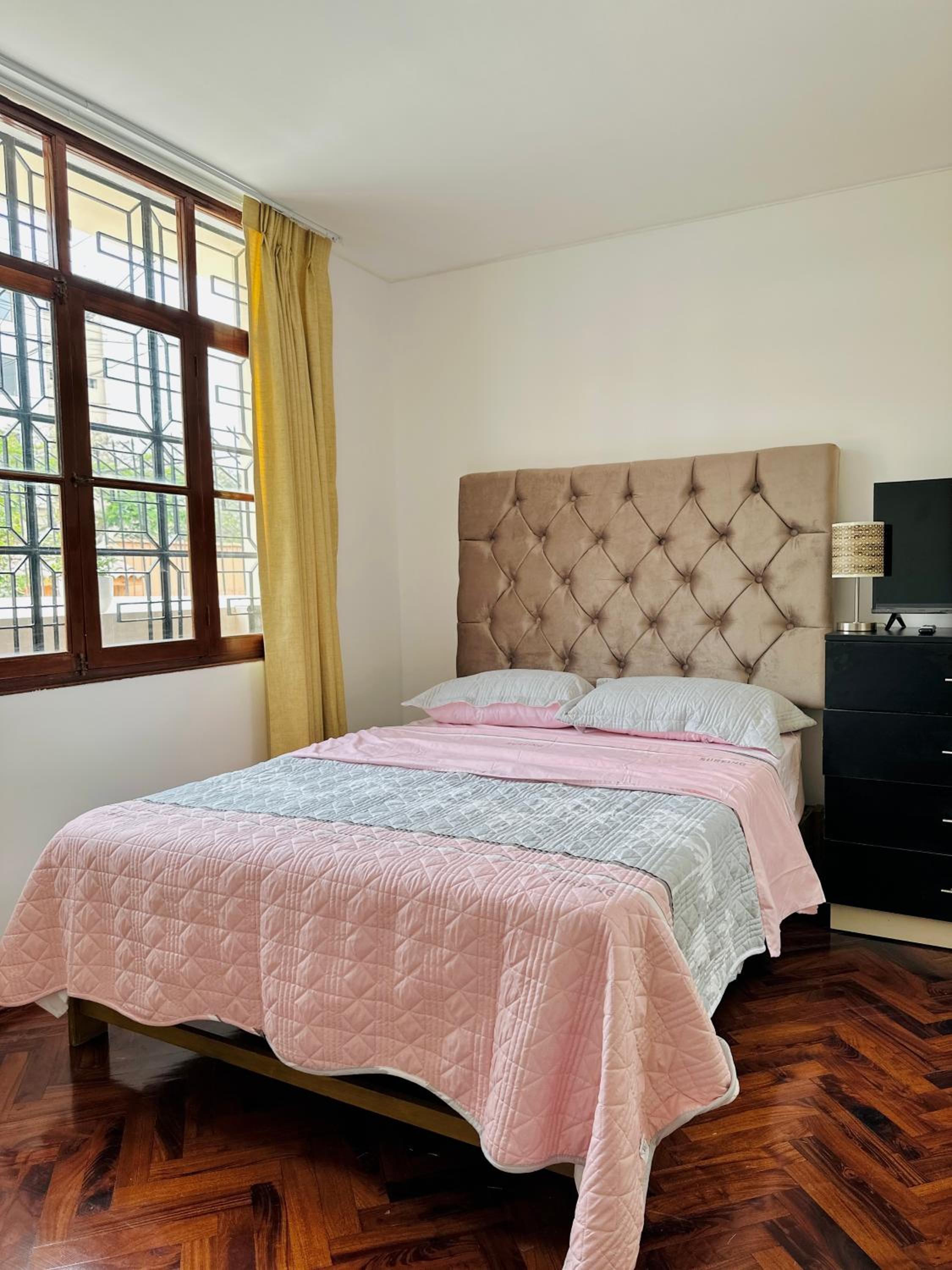 Double Room with Shared Bathroom photo 3