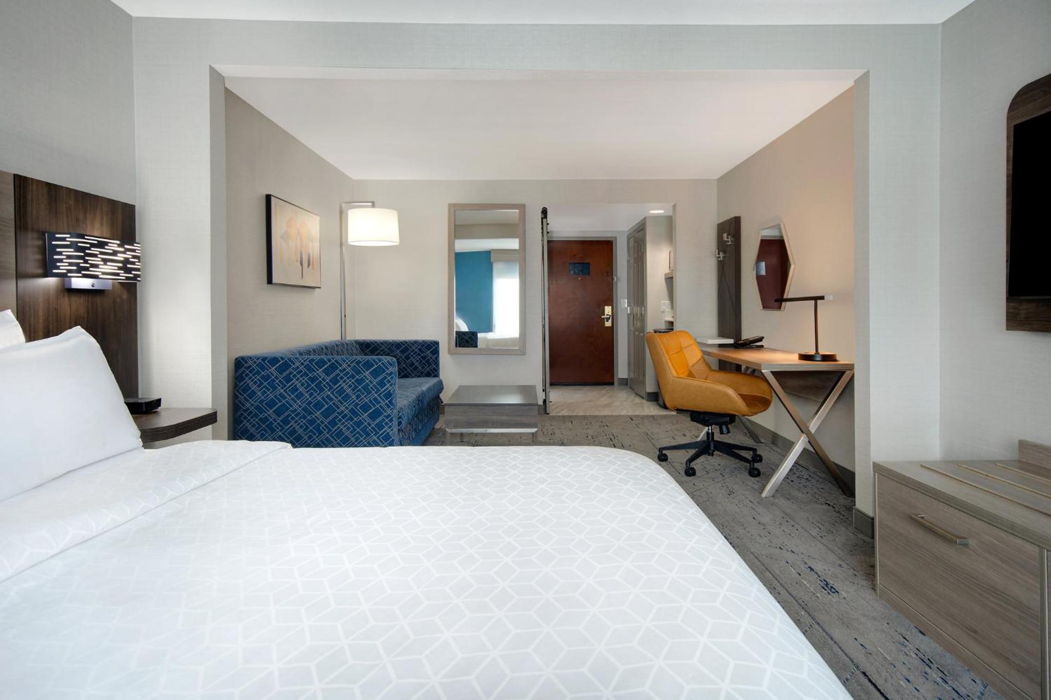 King Suite with Sofa Bed - Photo 7