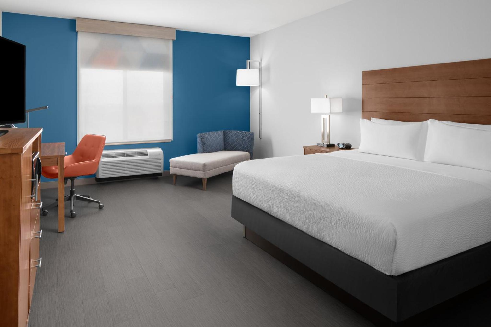 Standard King Room - Mobility Accessible photo 2