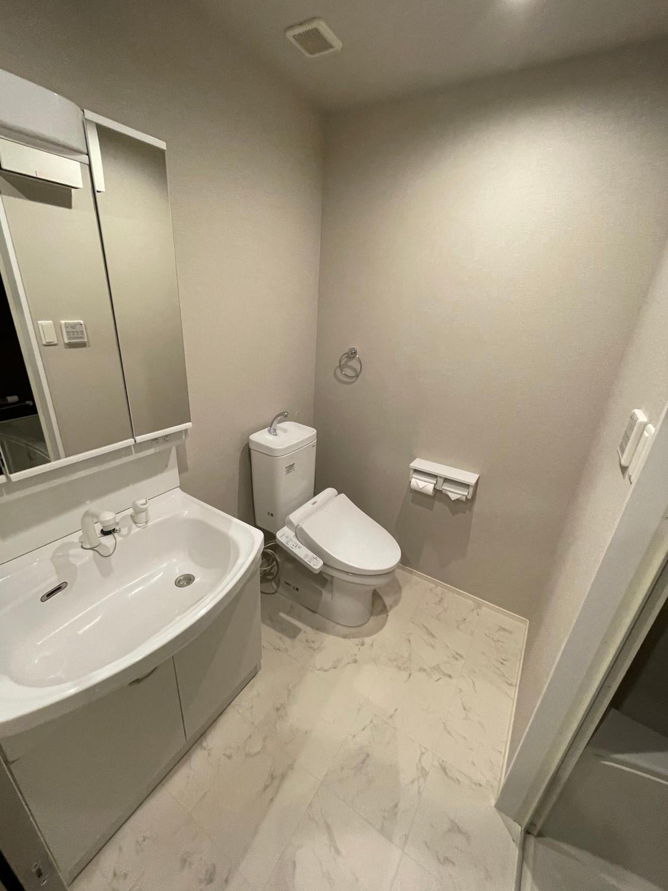 Twin Room - Photo 15