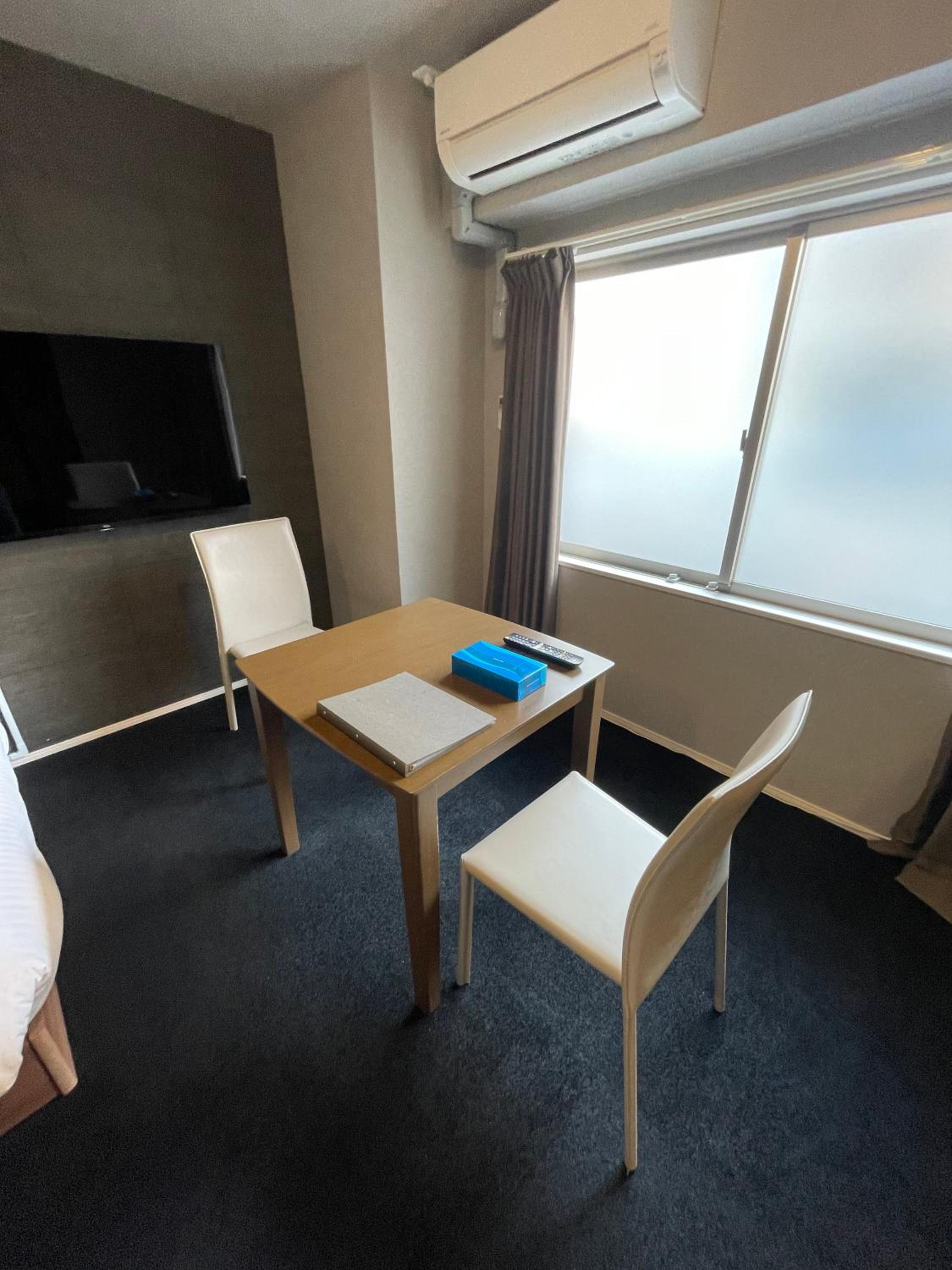 Twin Room - Photo 9