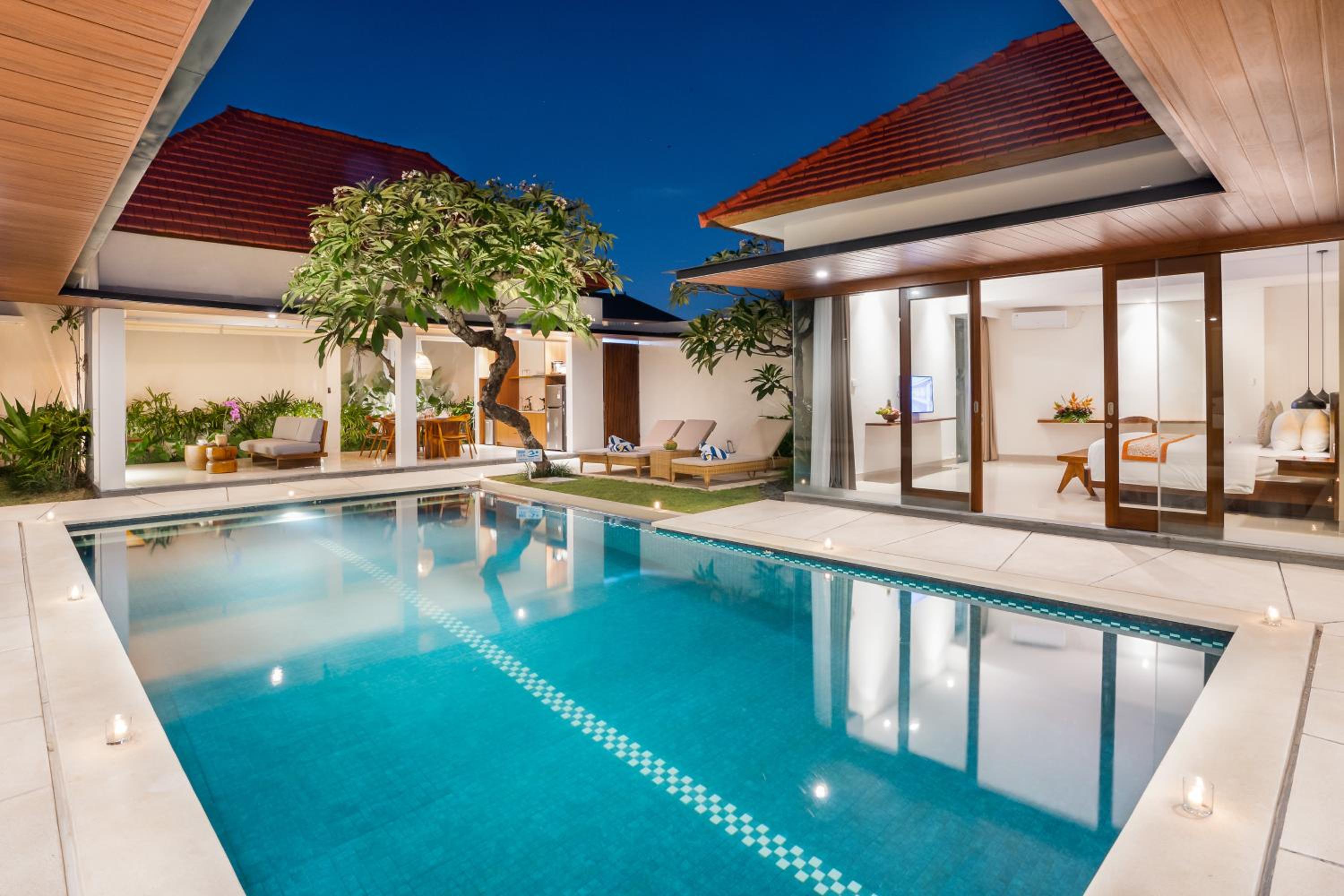 Three-Bedroom Villa - Photo 4