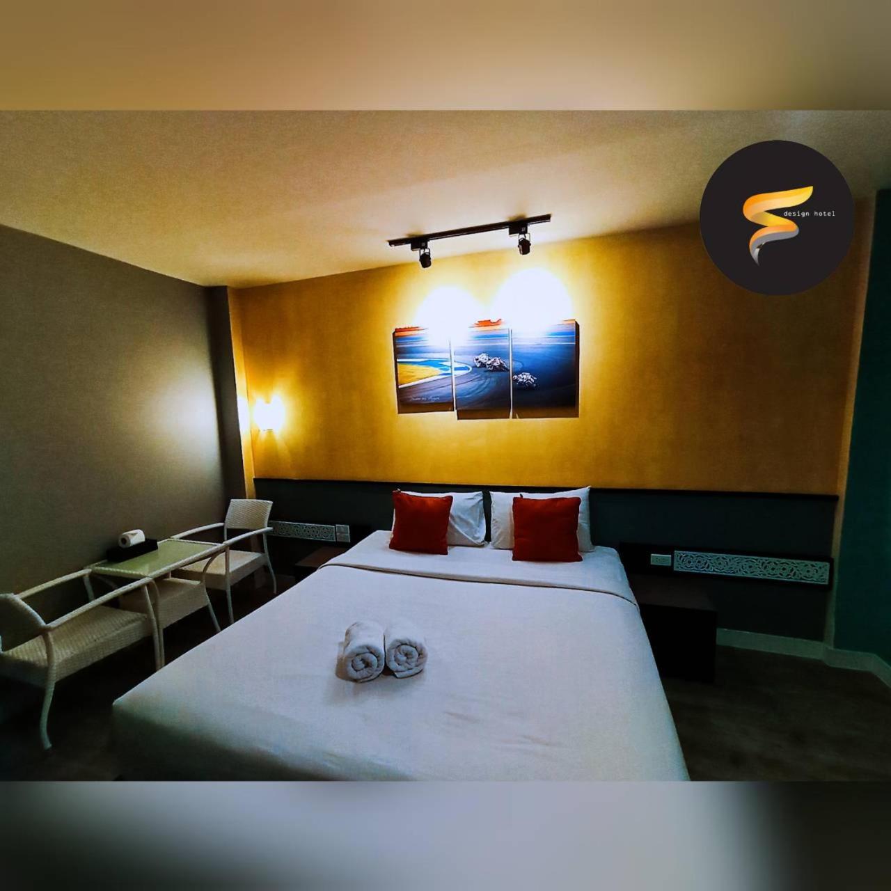Deluxe Room (2 Adults + 1 Child) photo 2
