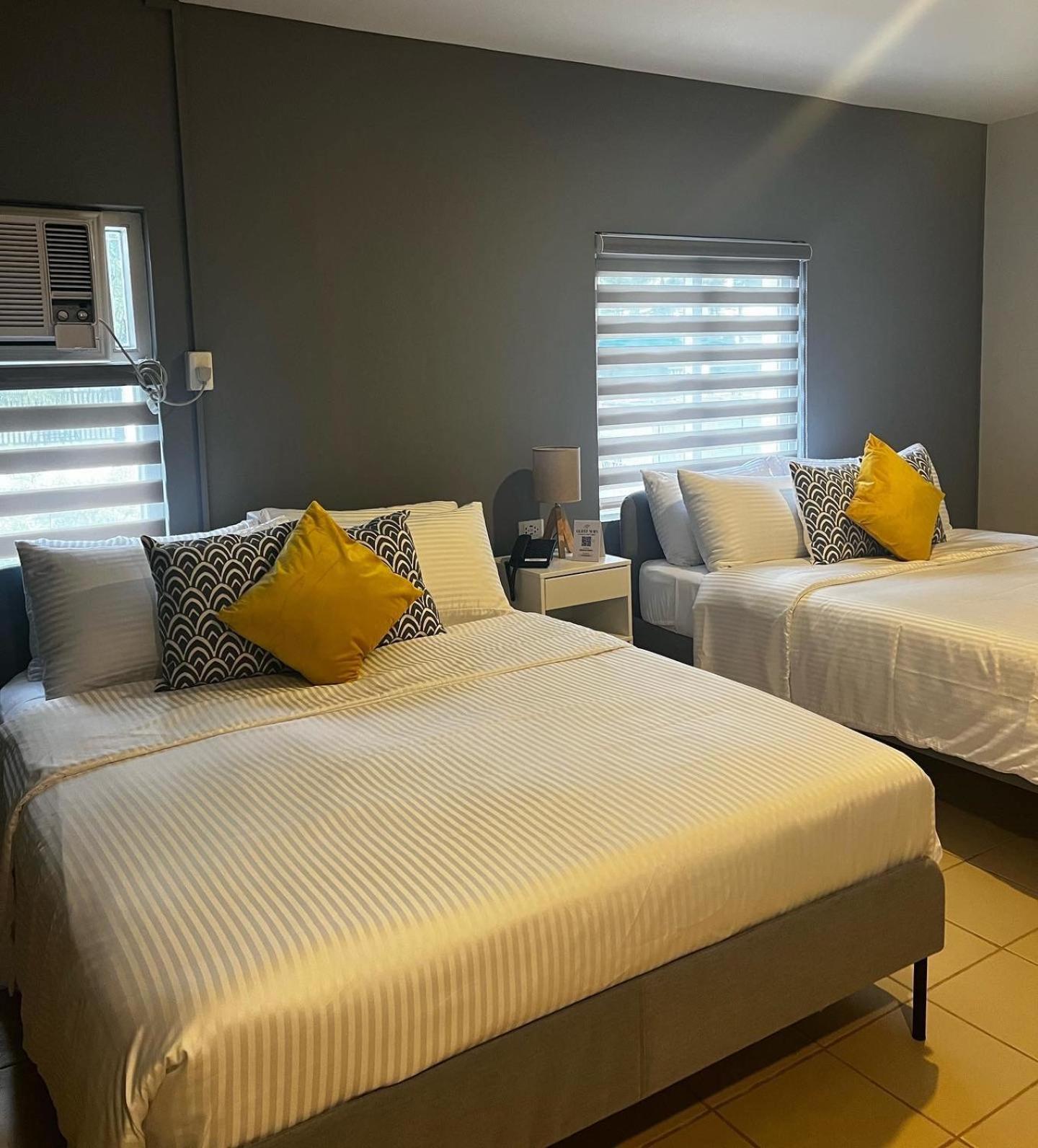Queen Room with Two Queen Beds photo 3