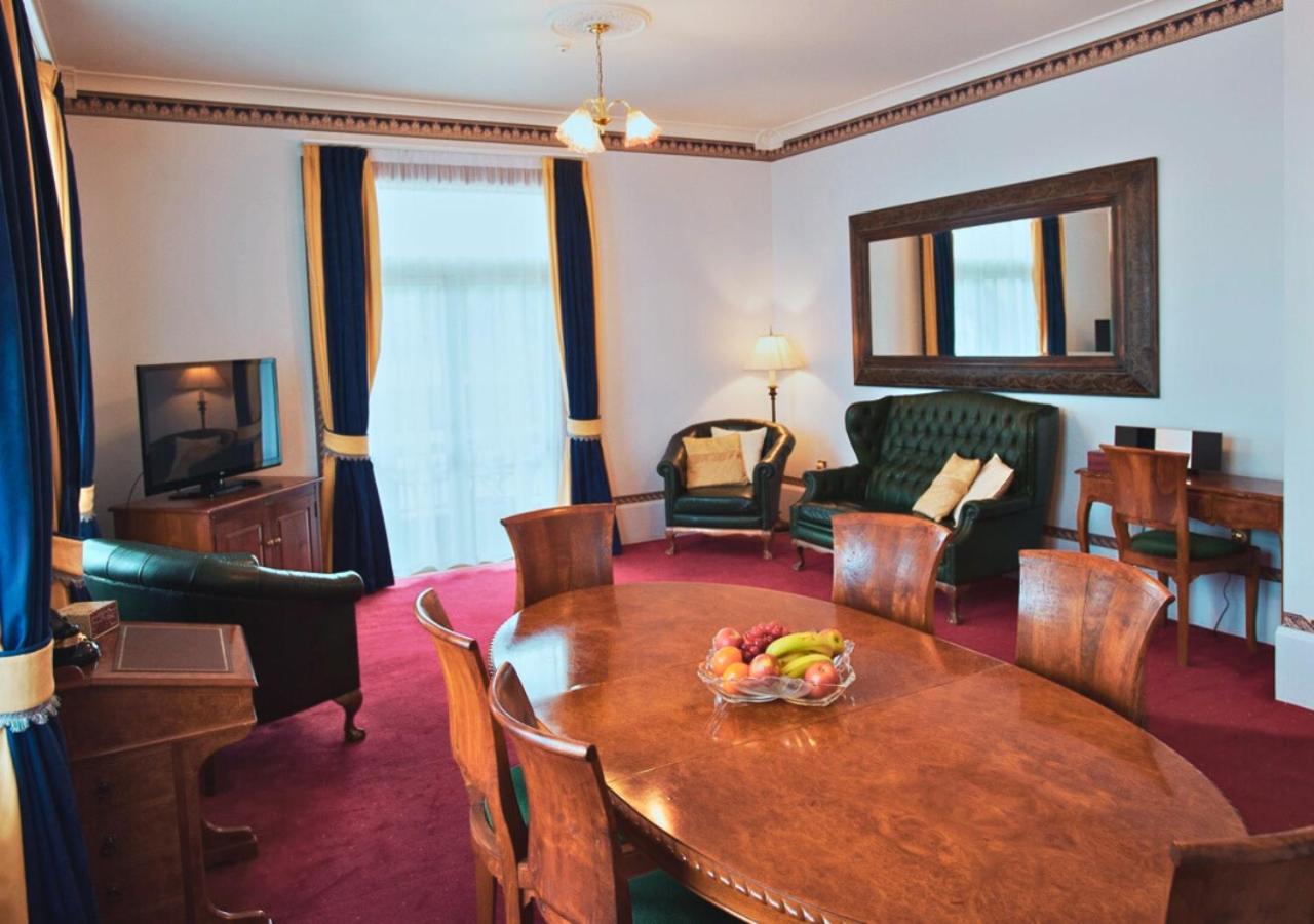 One-Bedroom Suite
