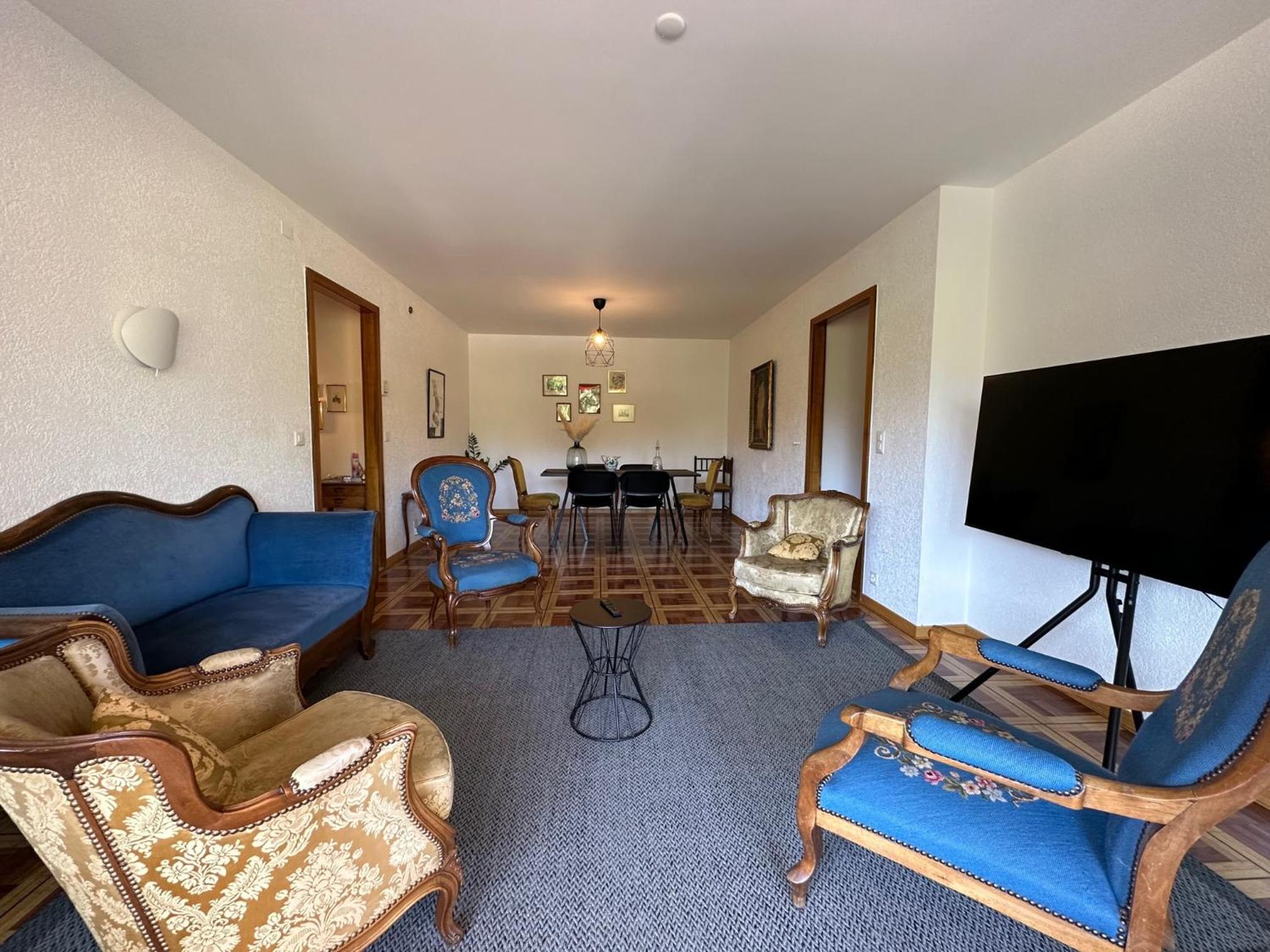 Apartment with Balcony photo 2