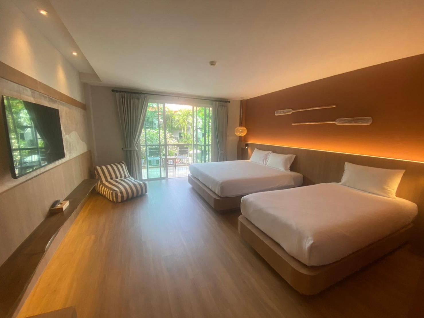 Deluxe Family Room (2 Adults + 1 Child) - Photo 2