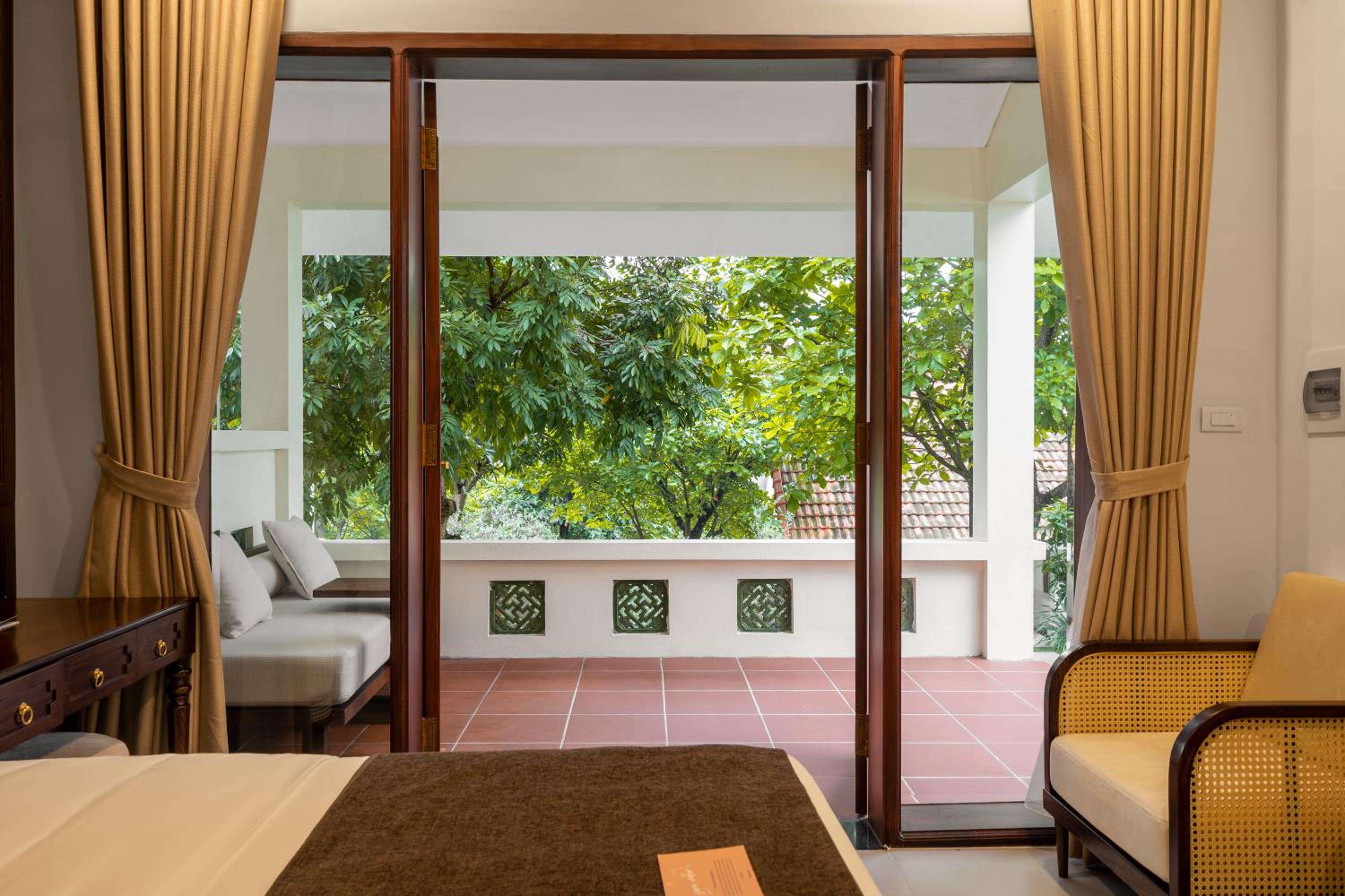Bungalow with Garden View - Photo 2