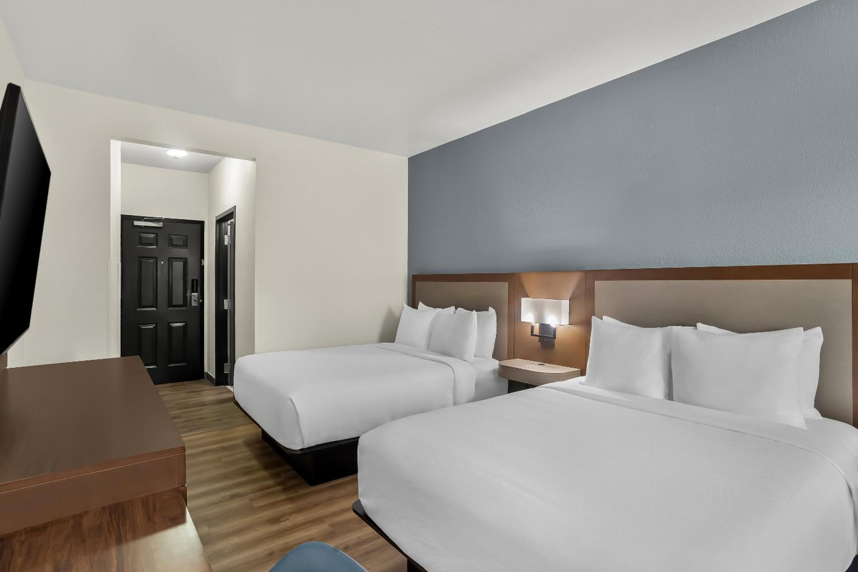 Queen Room with Two Queen Beds and Oceanfront View