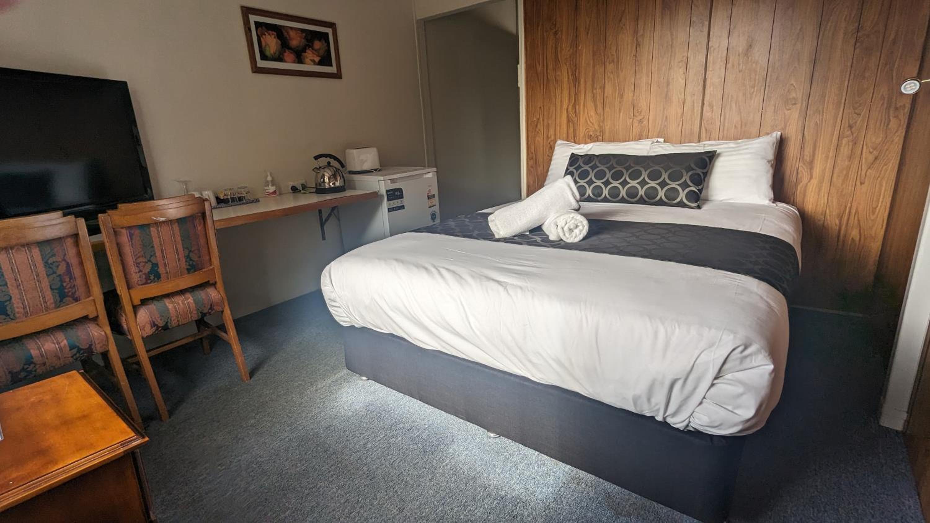 Deluxe King Suite photo 1