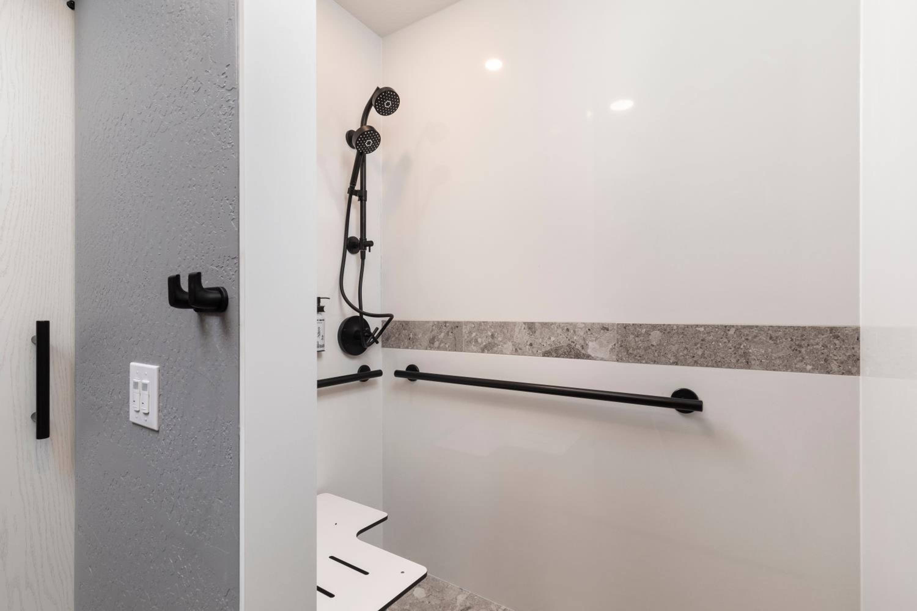King Room - Disability Access photo 3