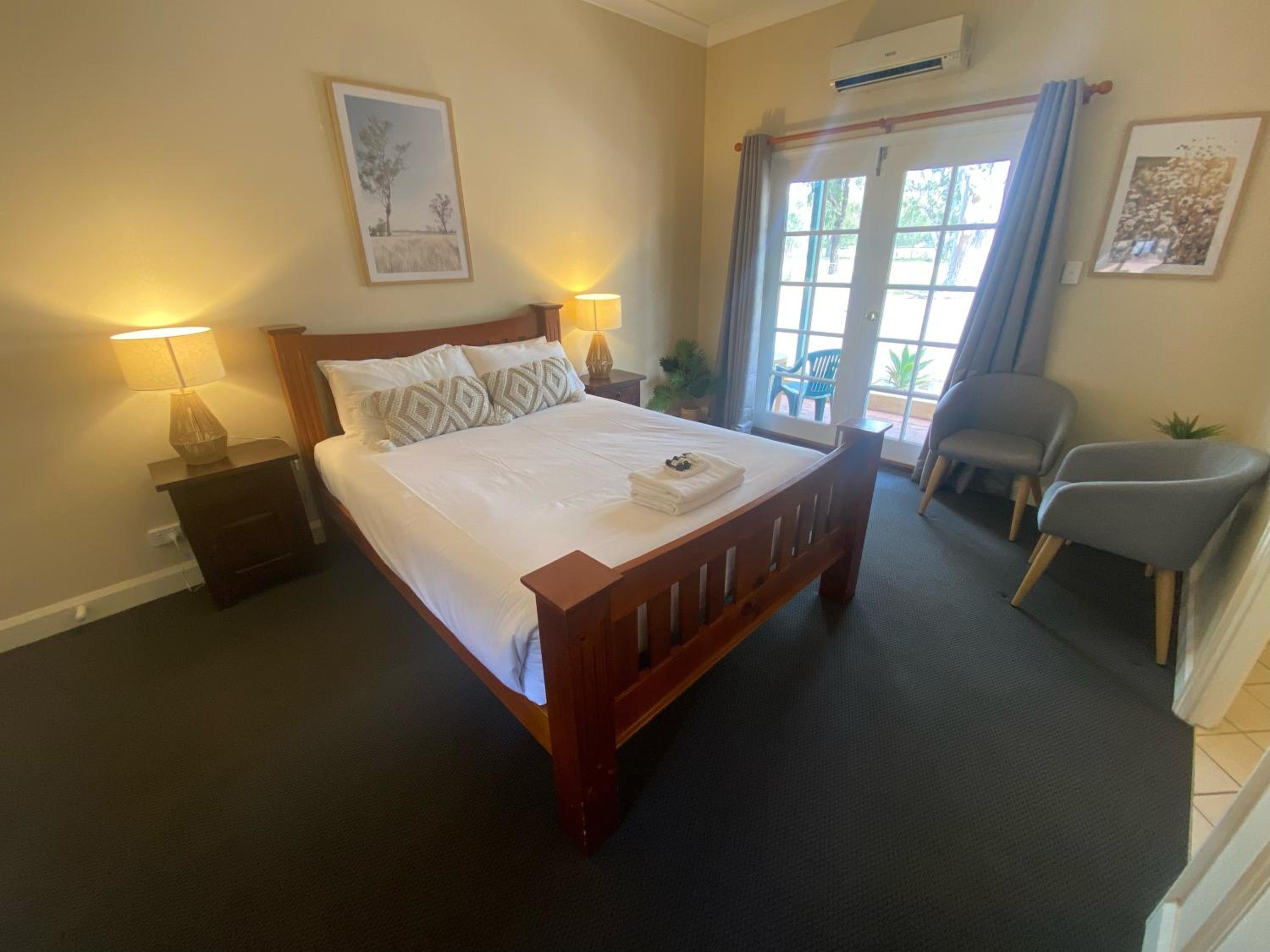 Standard Queen Room photo 2