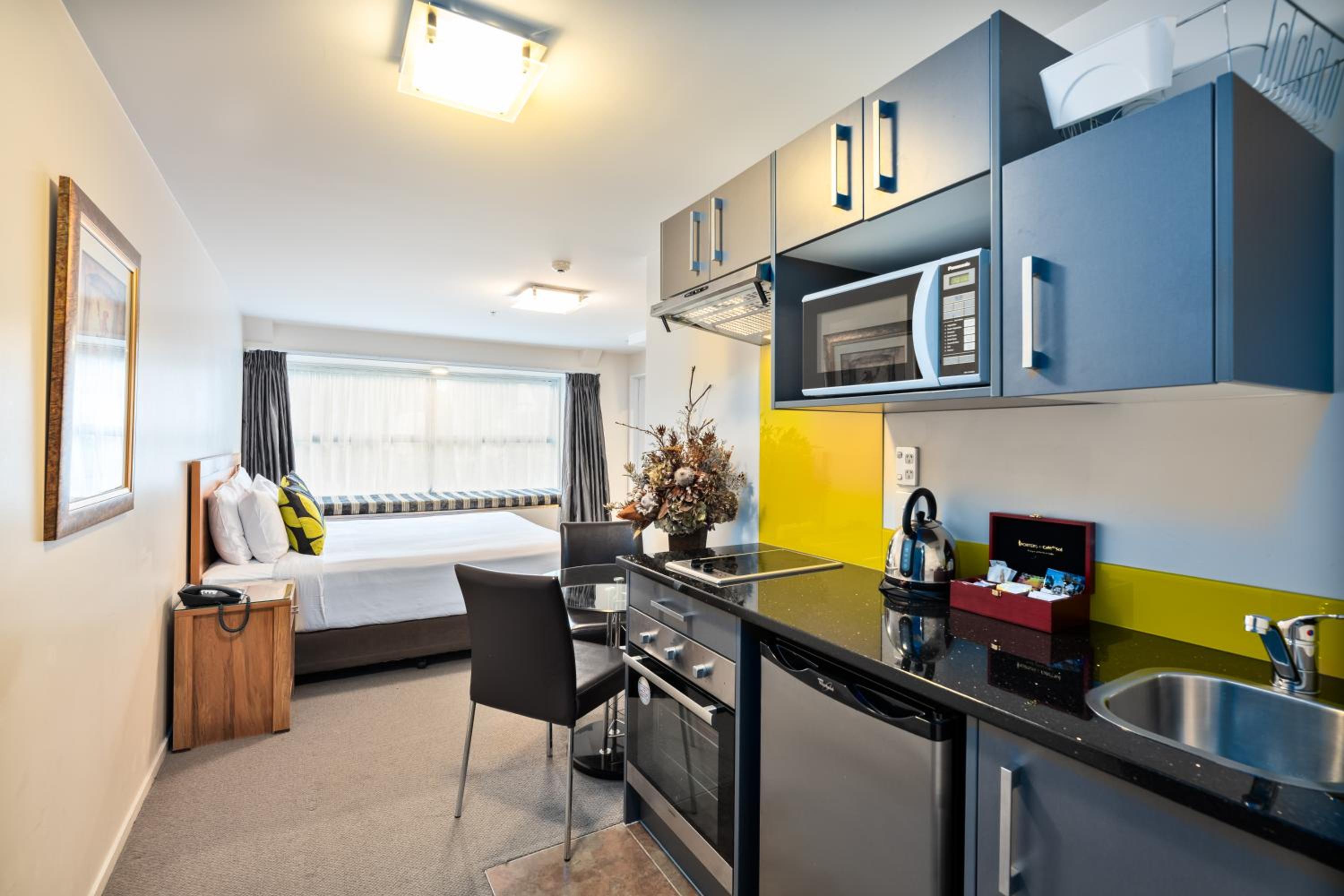 One-Bedroom Suite with Kitchen - Photo 9