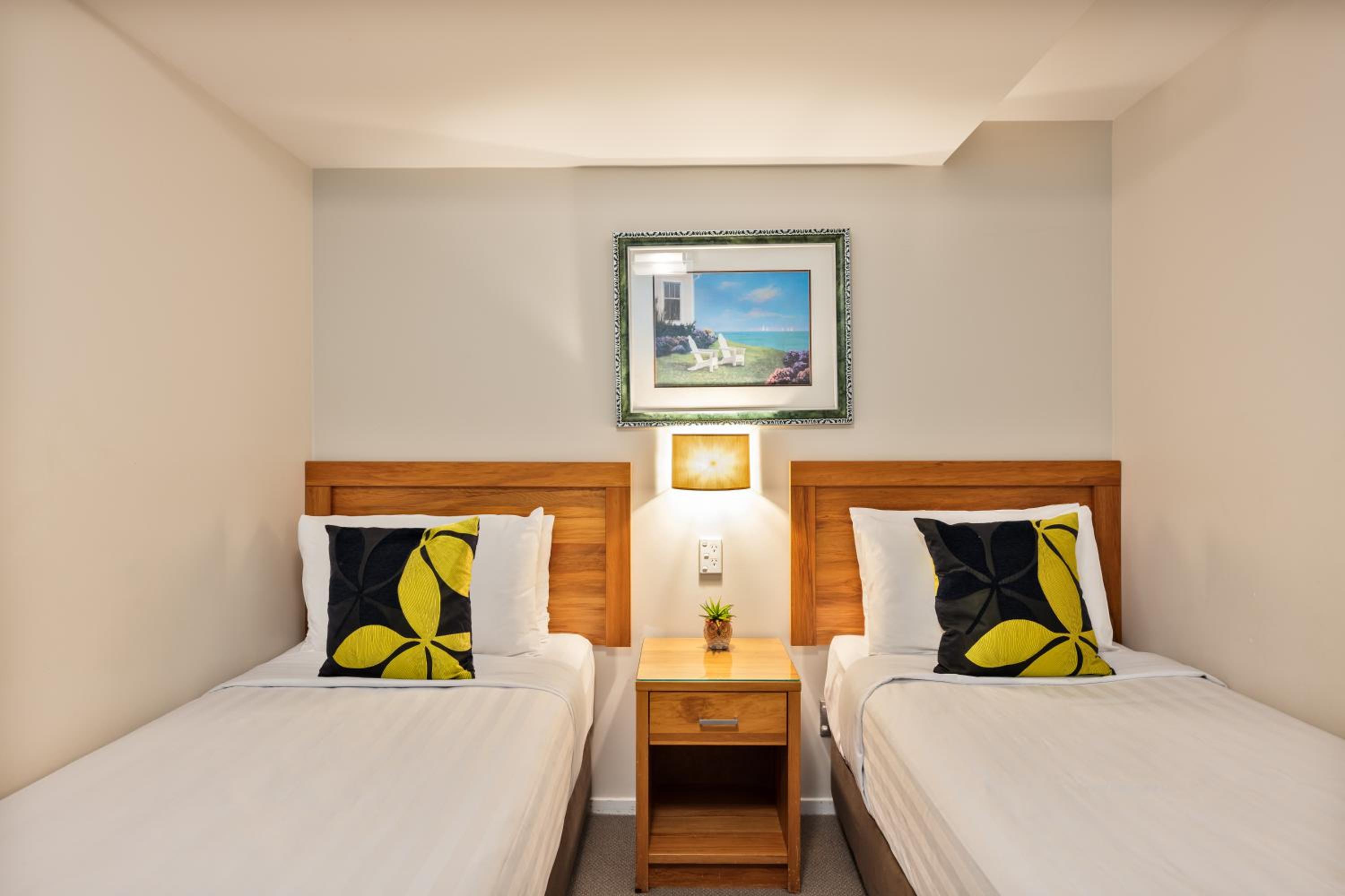 One-Bedroom Suite with Kitchen - Photo 3