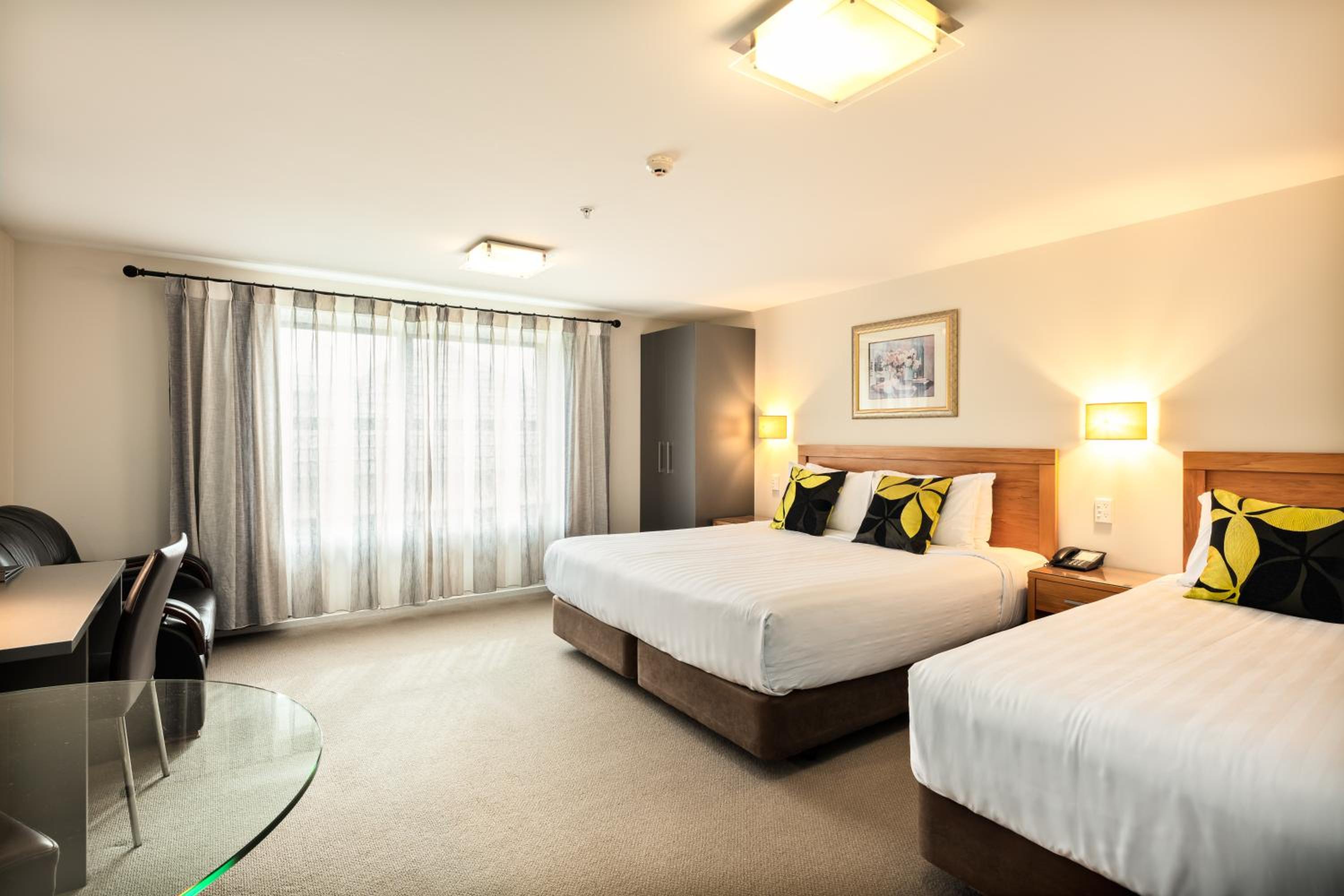 Executive Suite with Kitchen - Photo 4