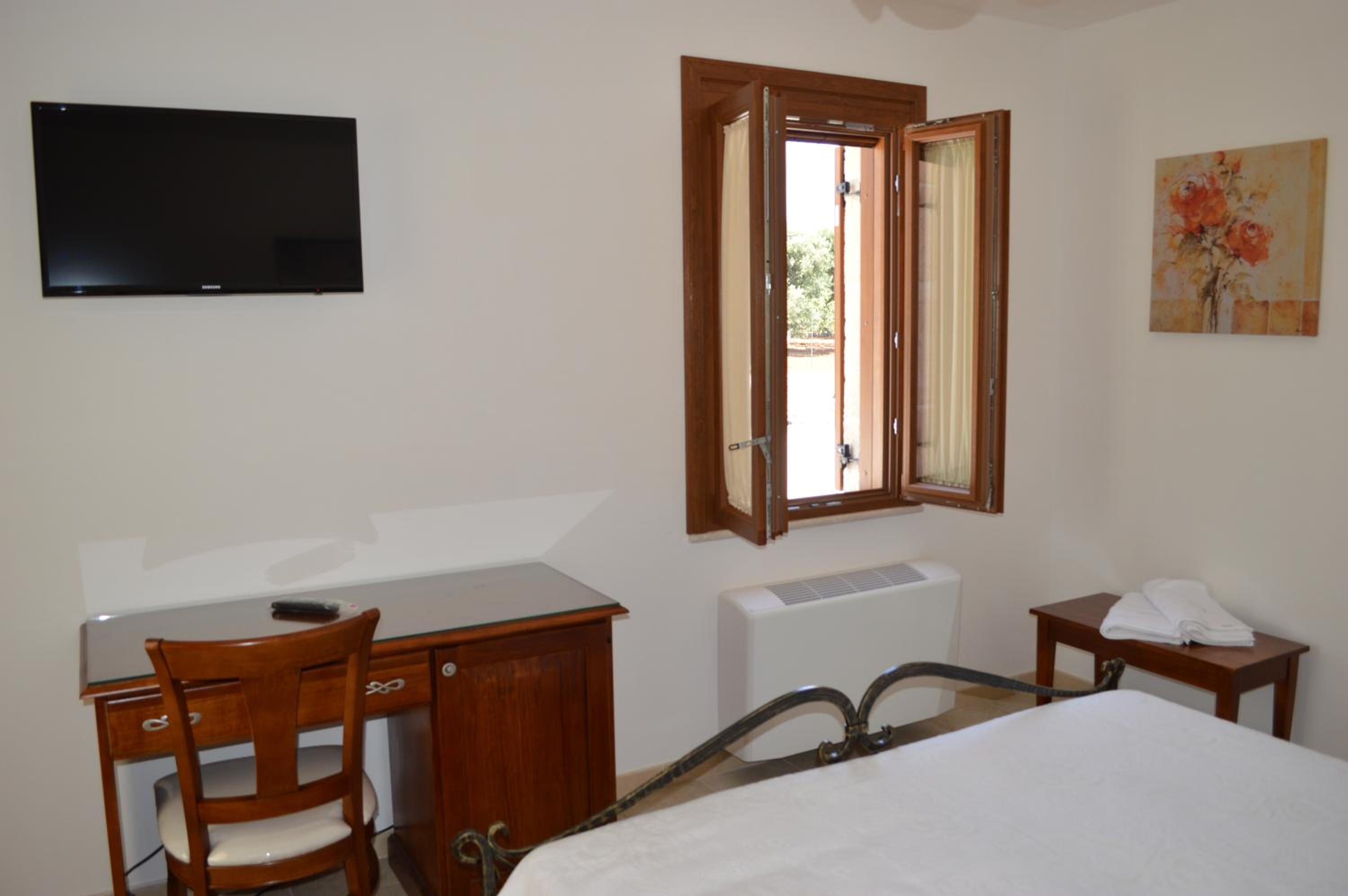 Comfort Double Room with Garden View - Photo 2