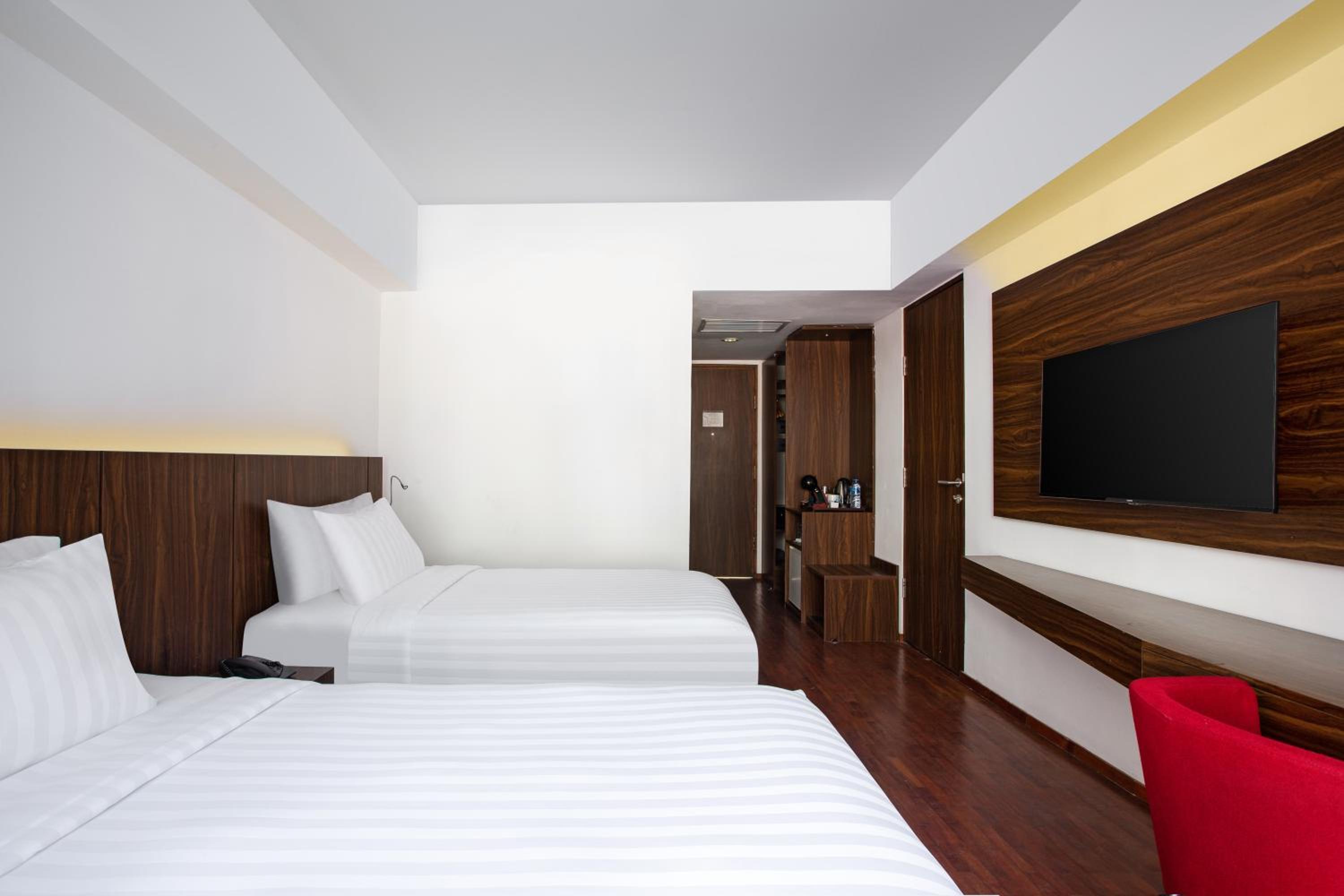 Super Deluxe Twin Room With Pool Access photo 2