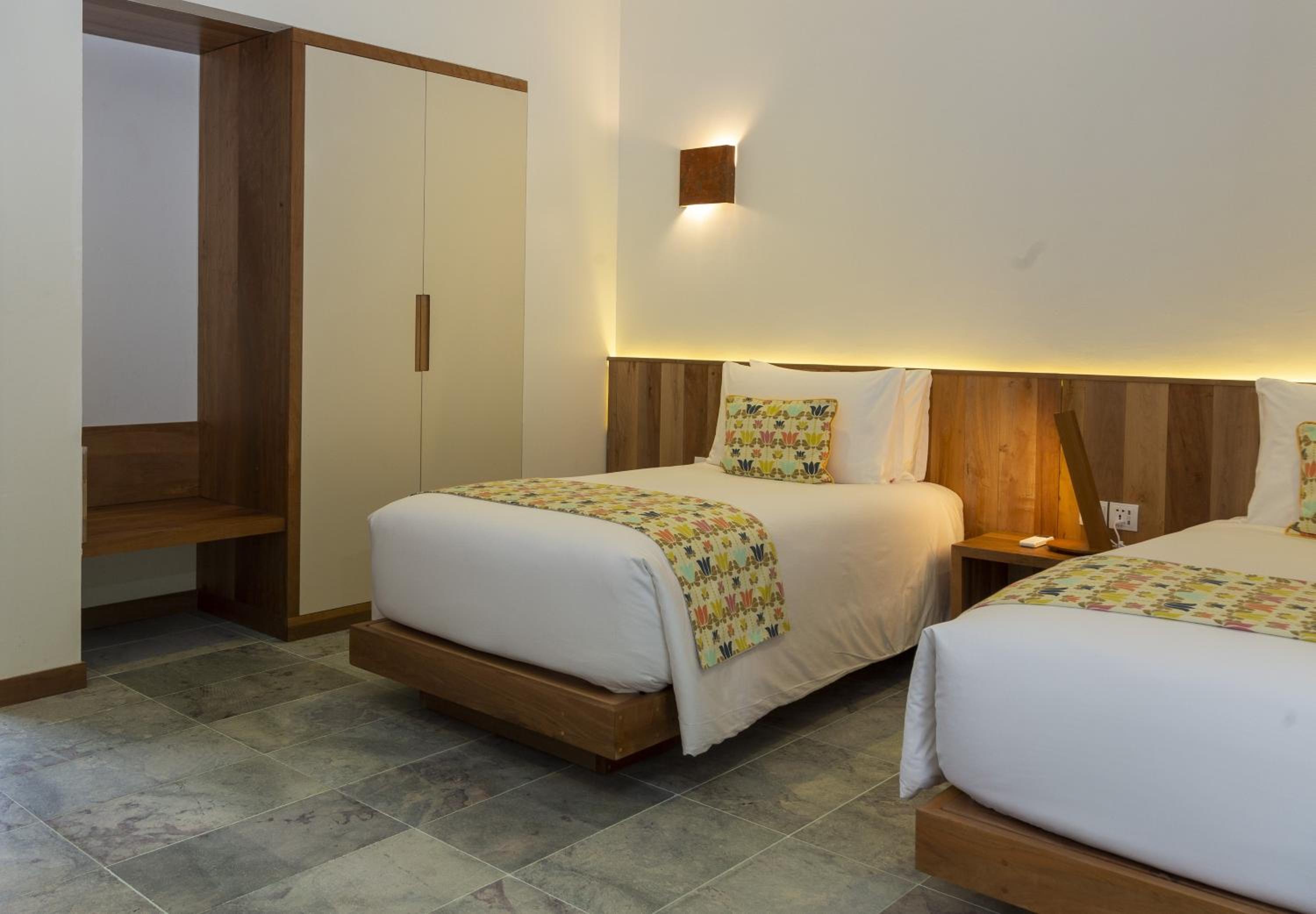 Deluxe Twin Room - Photo 3