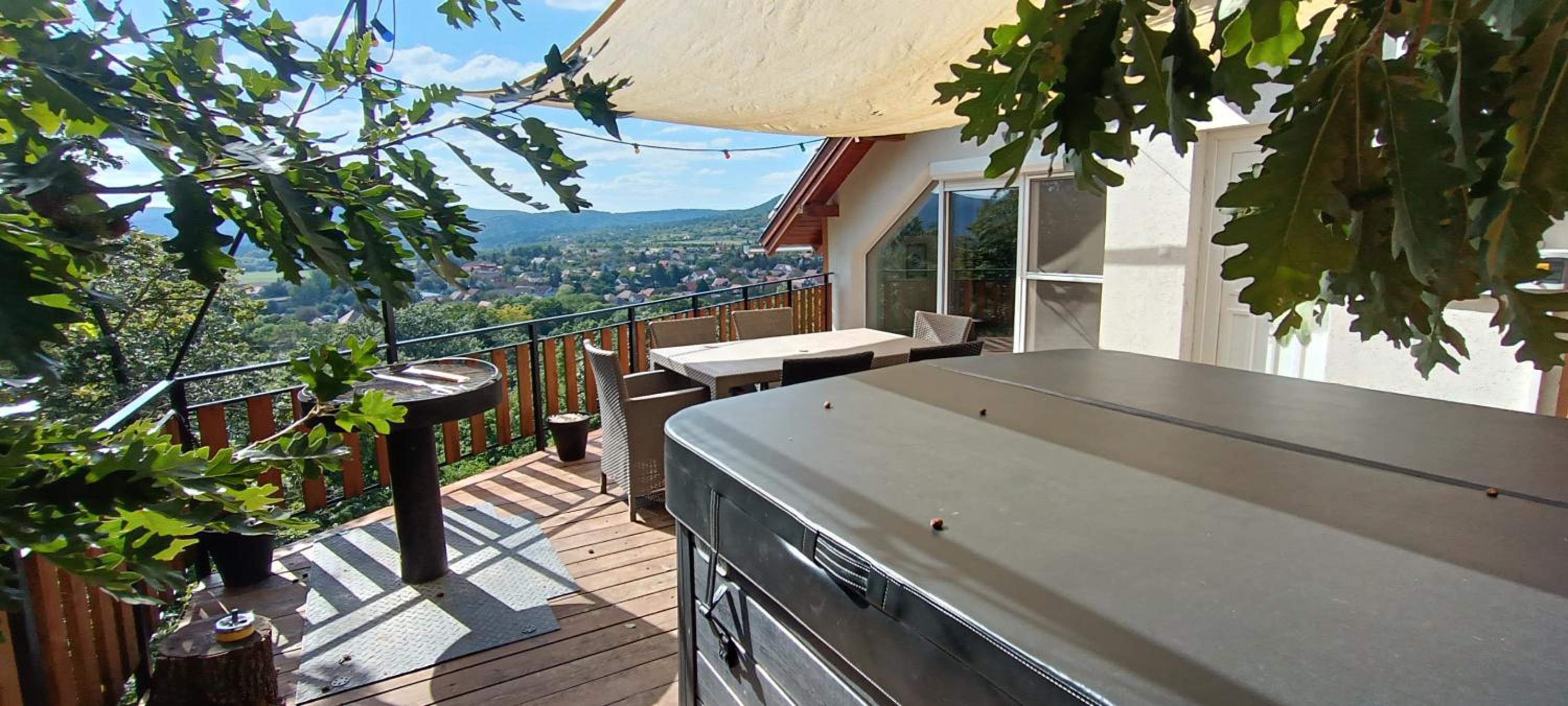Apartment with Mountain View photo 2