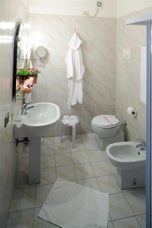 Double or Twin Room - Photo 7