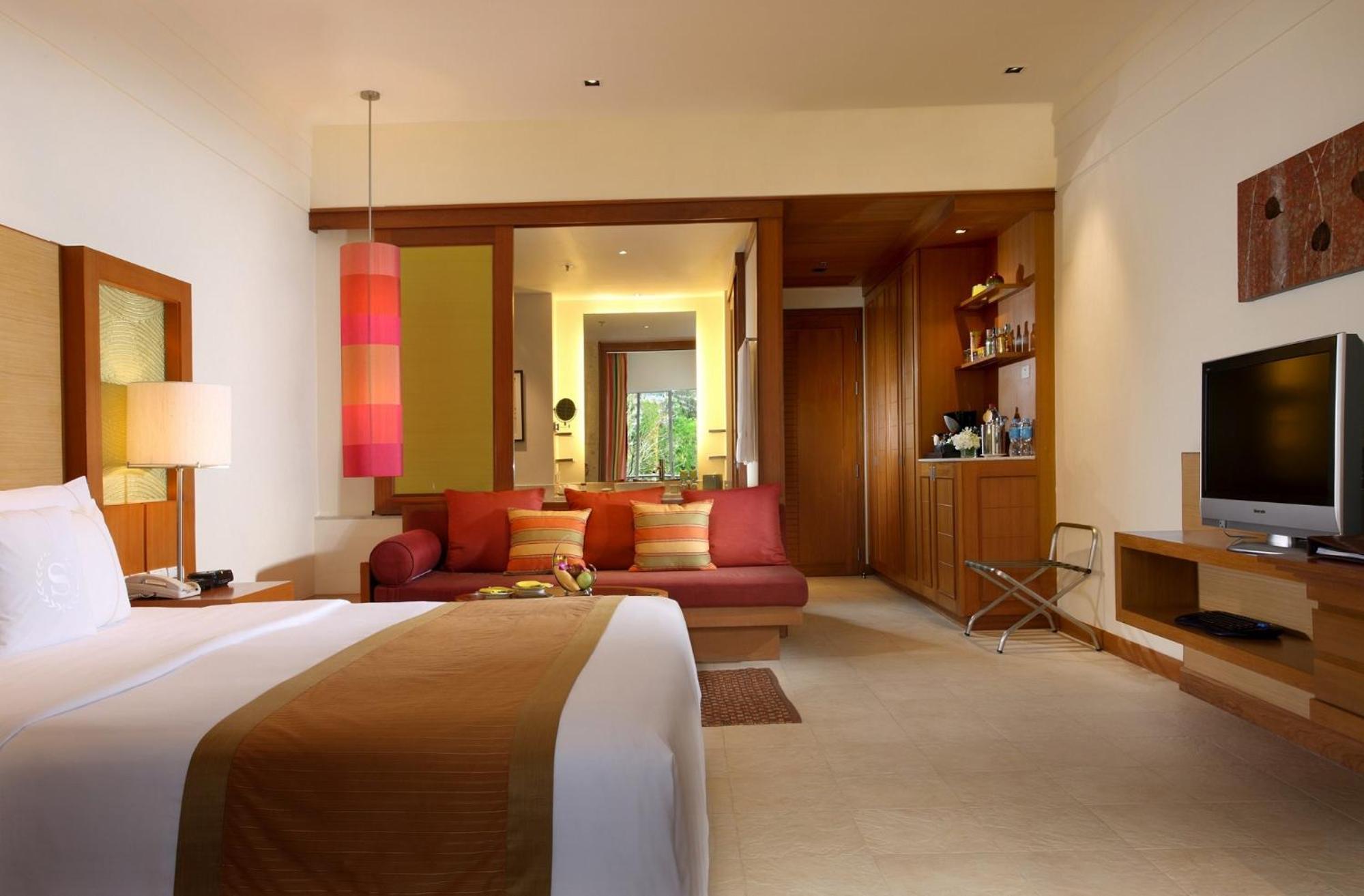 Garden View, Guest room, 1 King, Garden view, Balcony - Photo 3