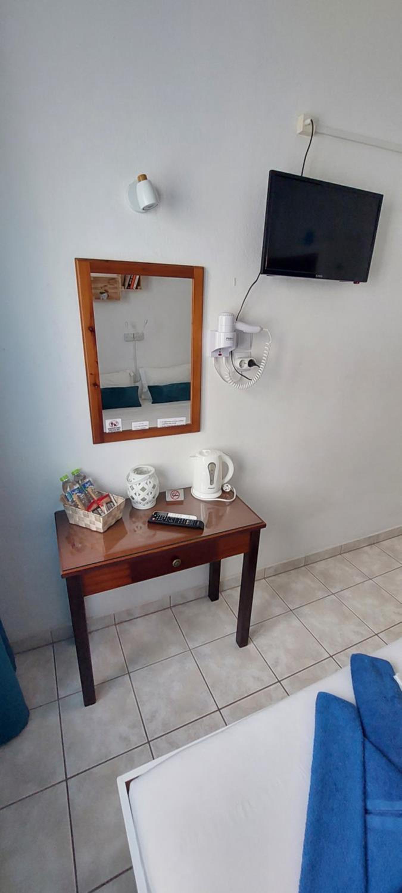 Budget Double Room photo 3