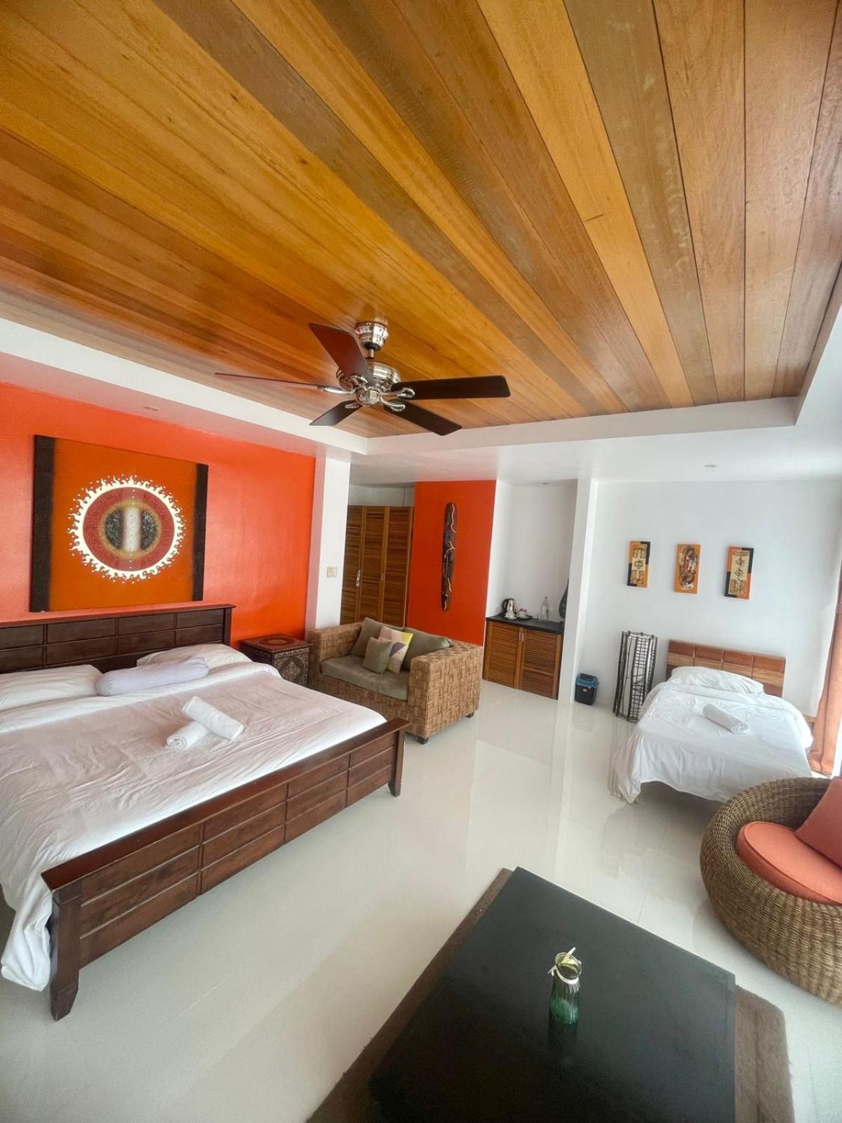 Triple King Suite Room - Photo 11