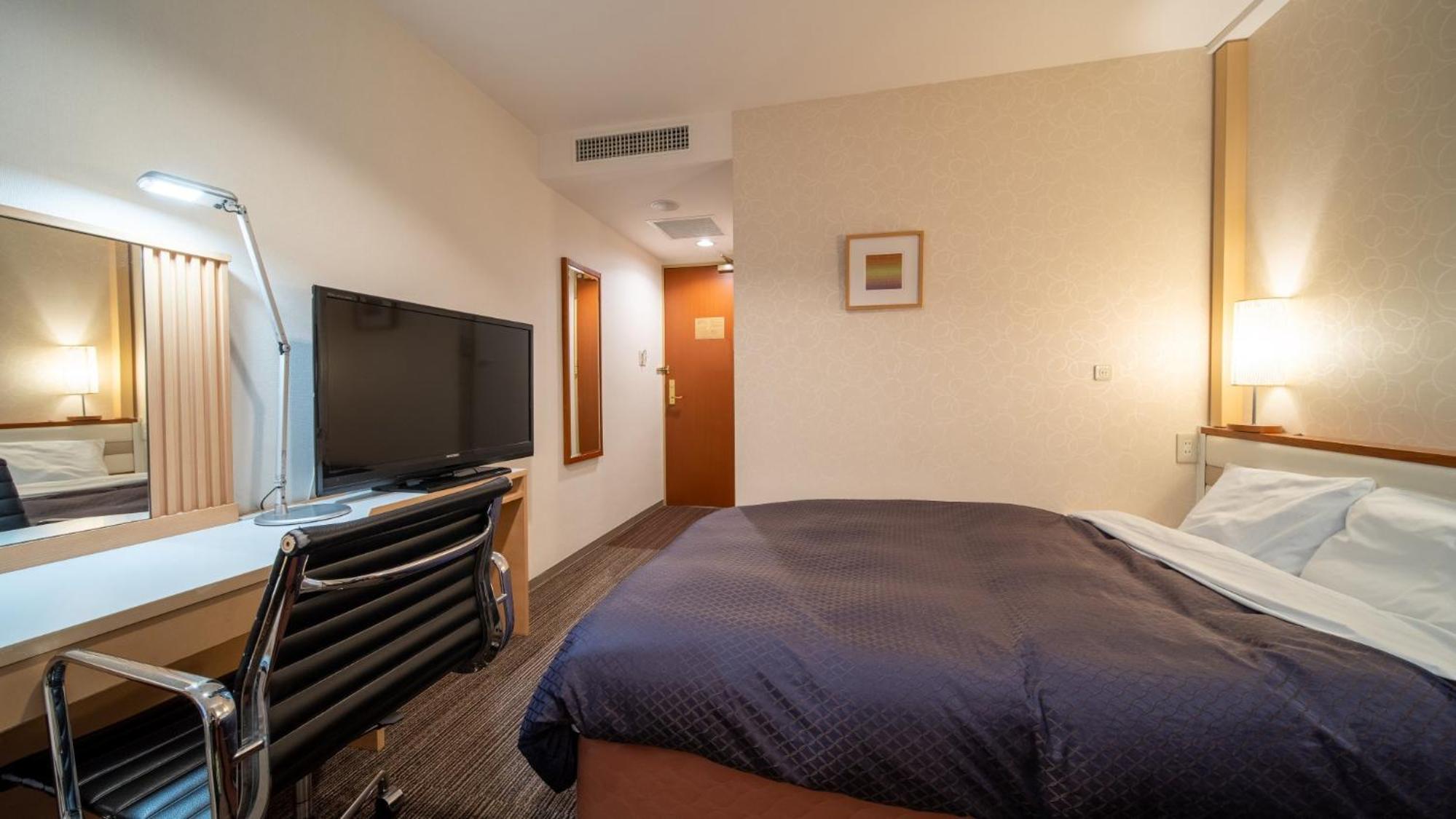 Double Room - Non-Smoking  - Photo 8