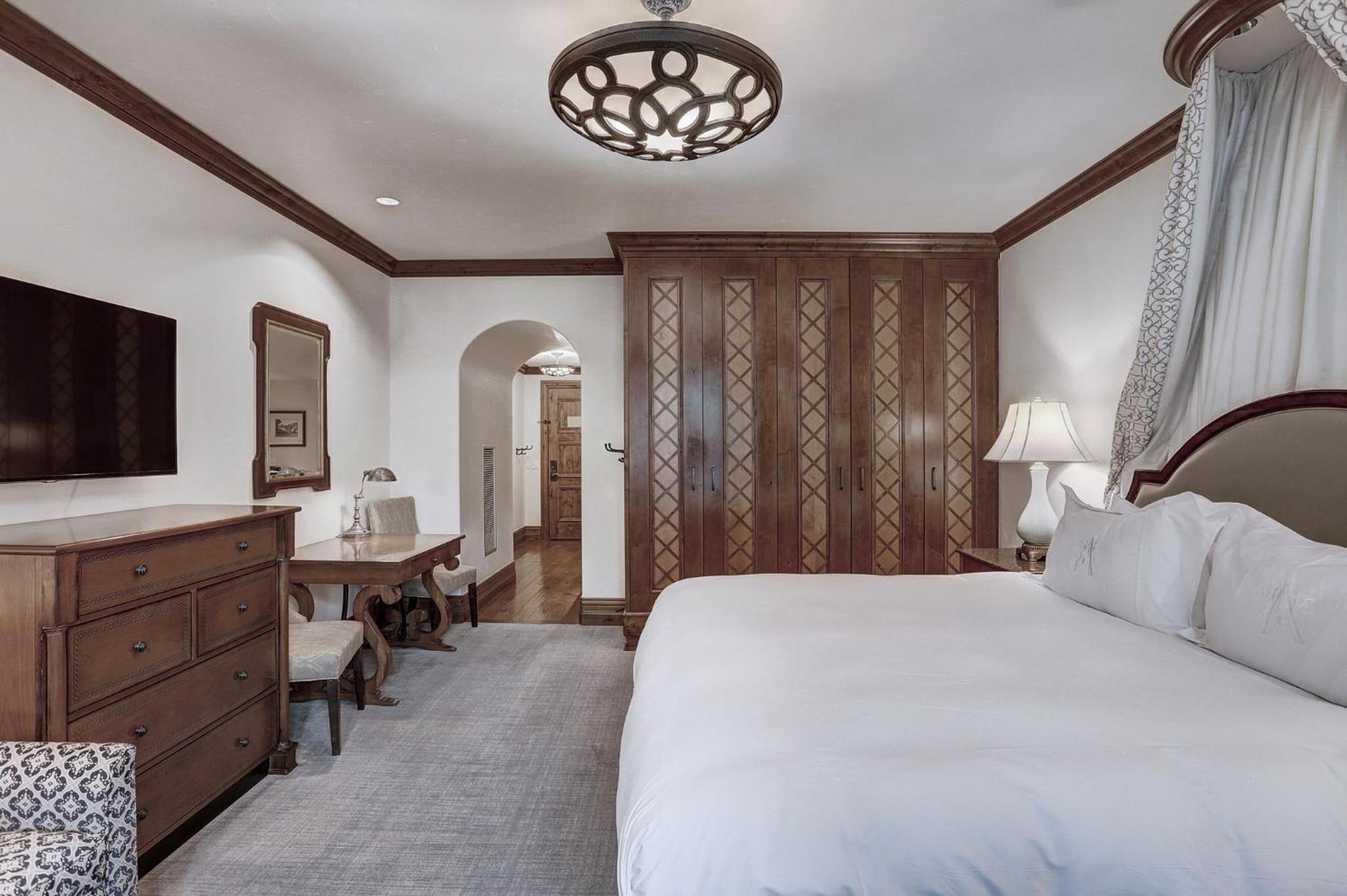 Deluxe King Room - Photo 6