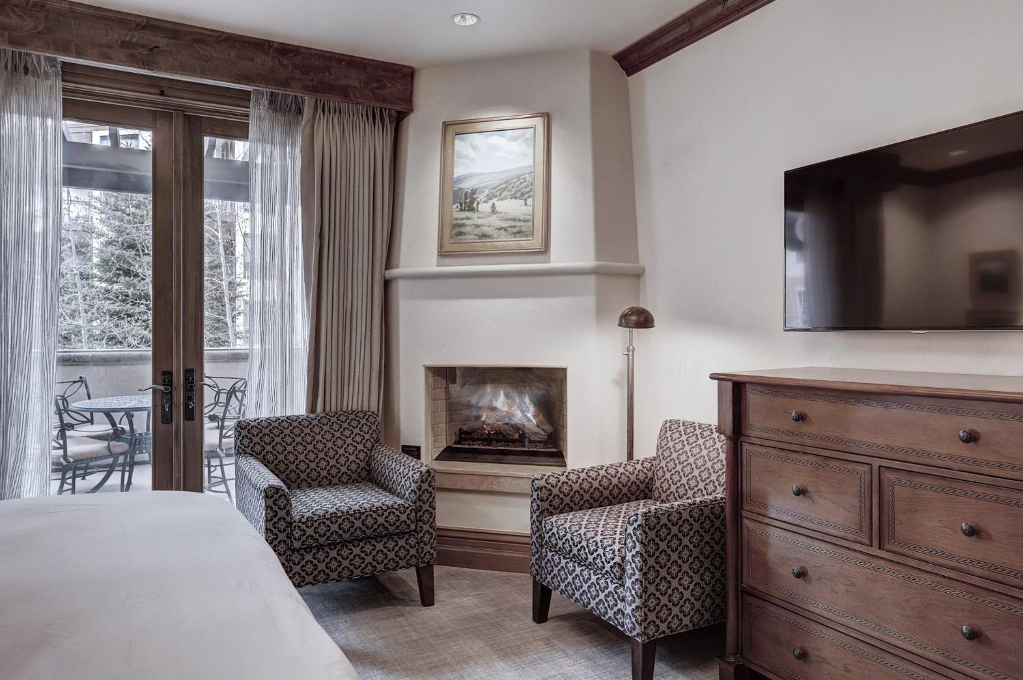 Deluxe King Room - Photo 8