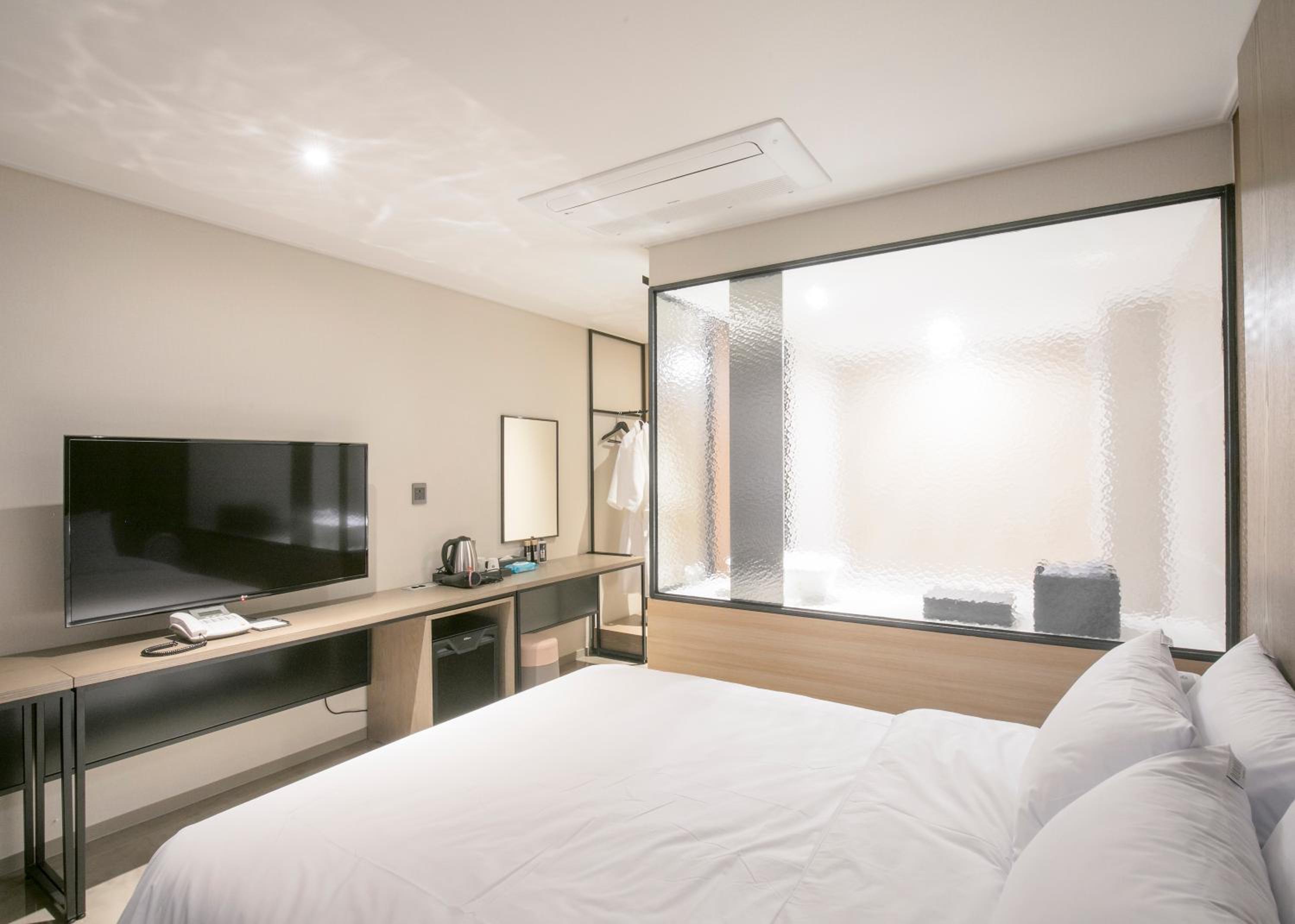 Standard Double Room - Photo 4