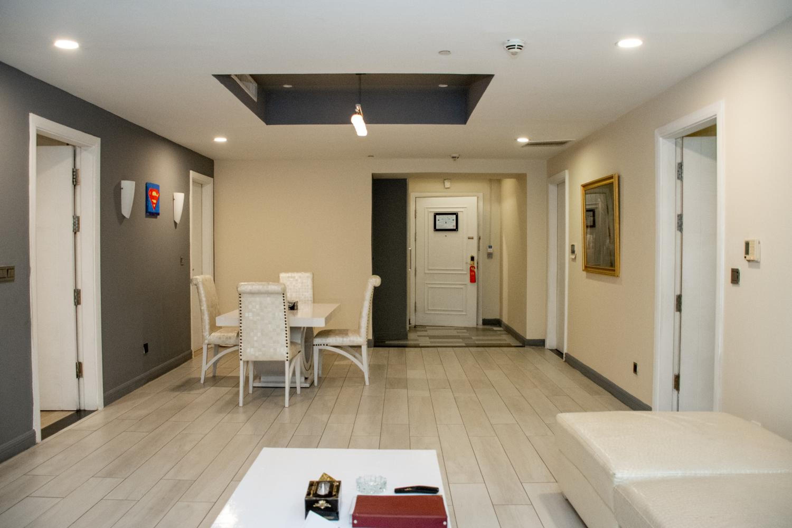 One-Bedroom Apartment - Photo 3