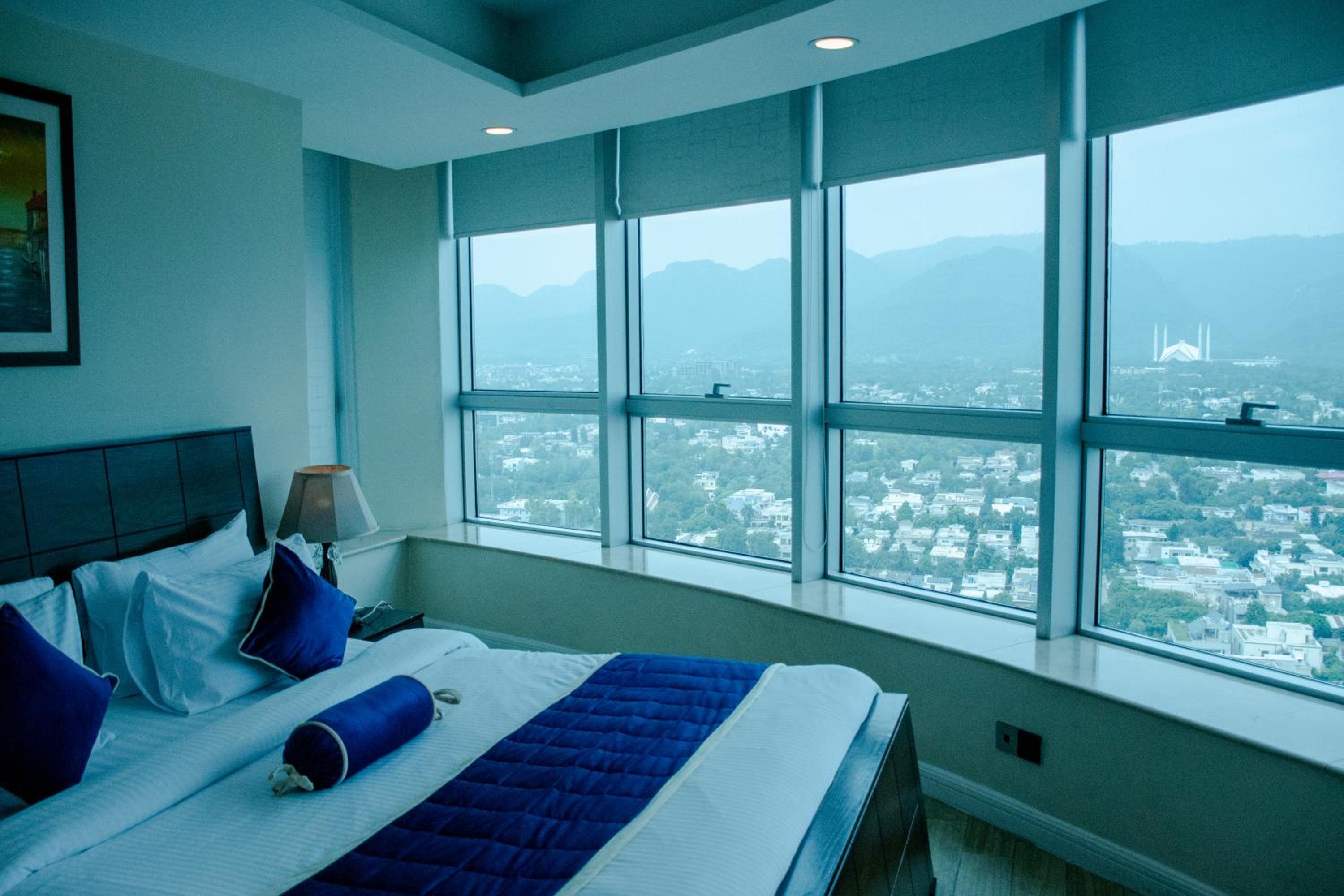 One-Bedroom Apartment - Photo 2