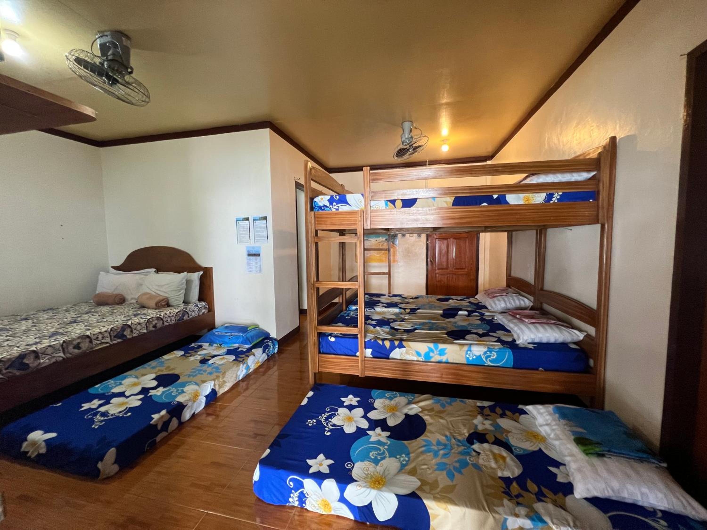 Family Room with Sea View - Photo 15