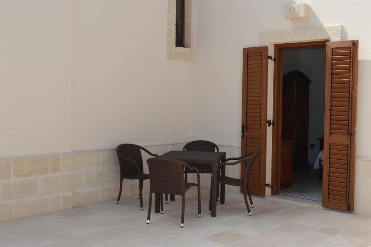 Double or Twin Room with Garden View - Photo 4
