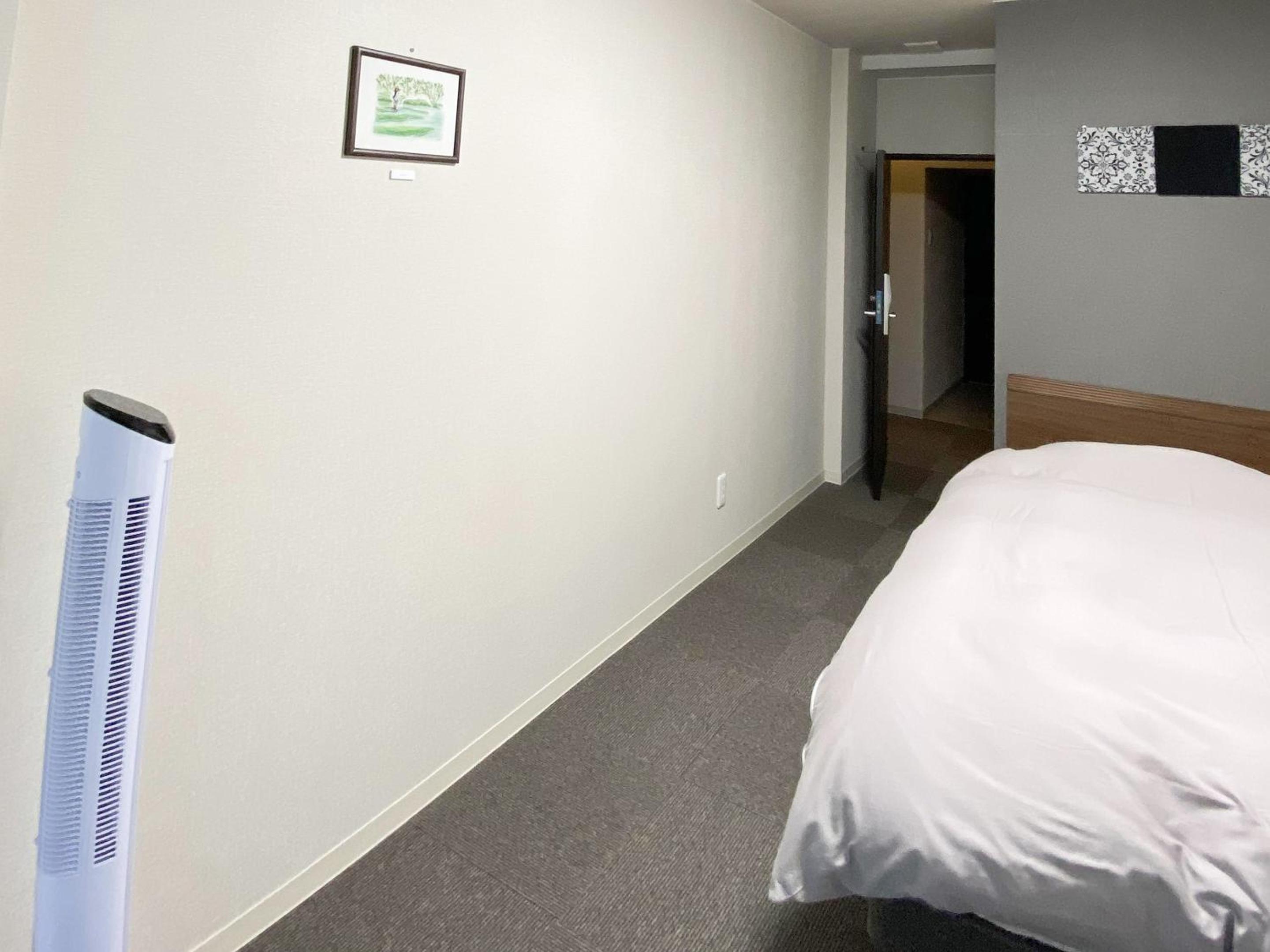 Single Room with Shared Bathroom photo 1