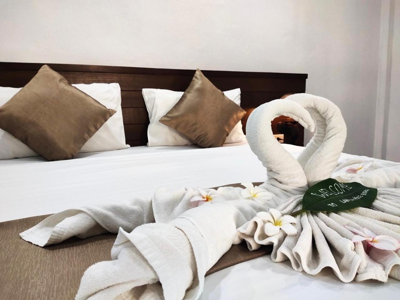 Deluxe Double Room with Beach Access