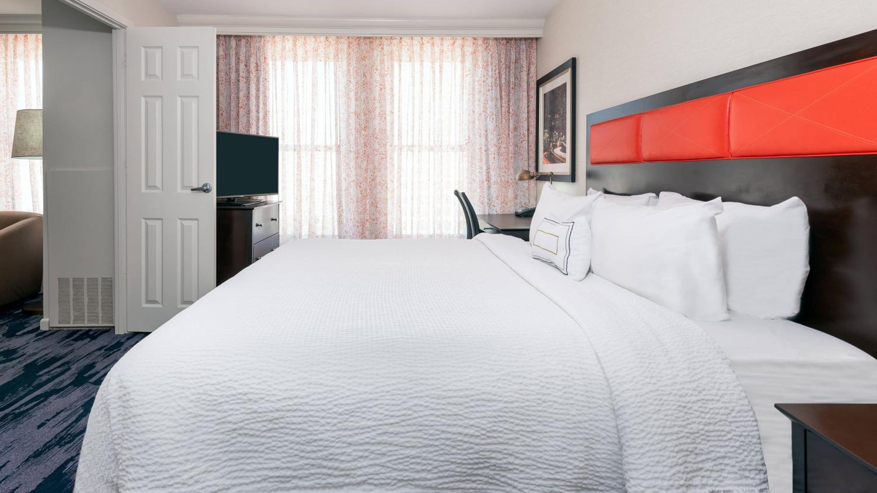 One-Bedroom King Suite - Photo 1