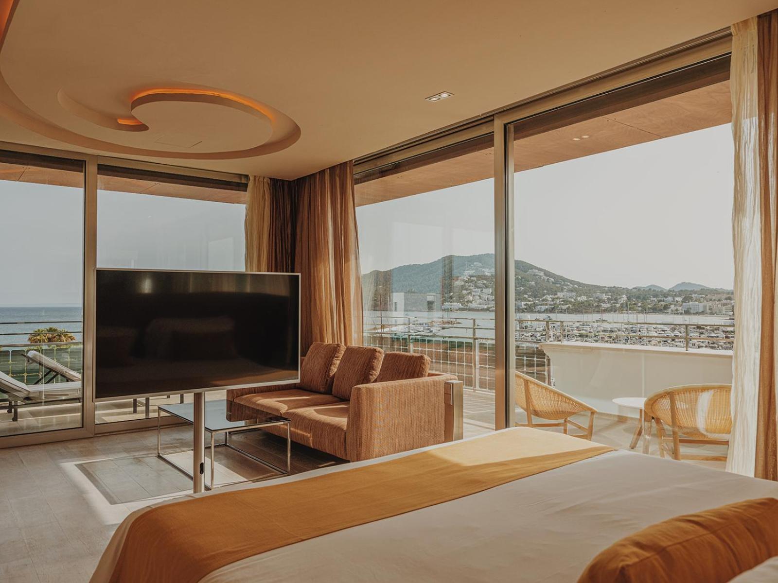 Suite Esquinera con Gran Terraza, Vista al Mar y acceso al SPA - Cloud 9 (2+2)