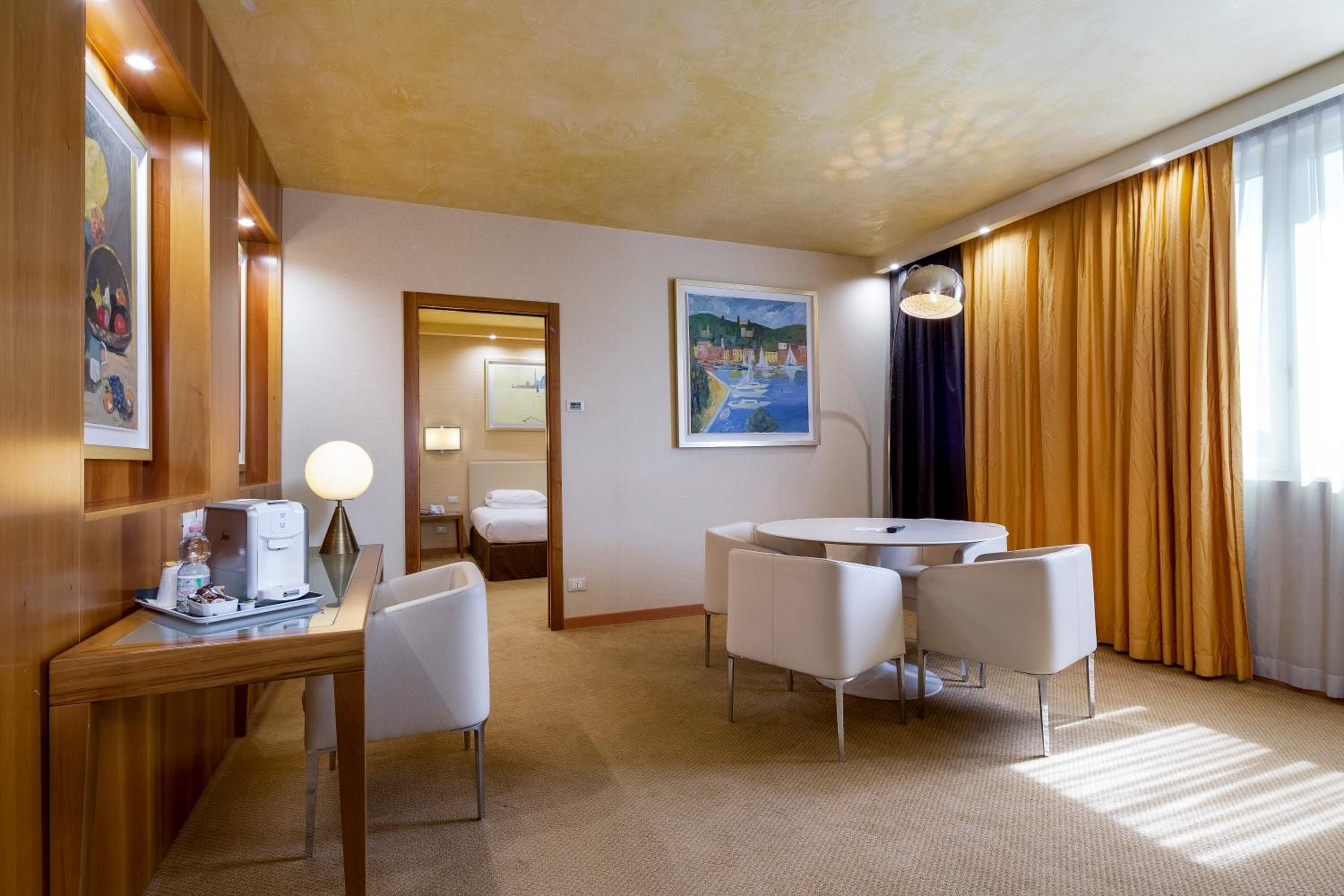 One-Bedroom Suite with Sofa Bed - Photo 3