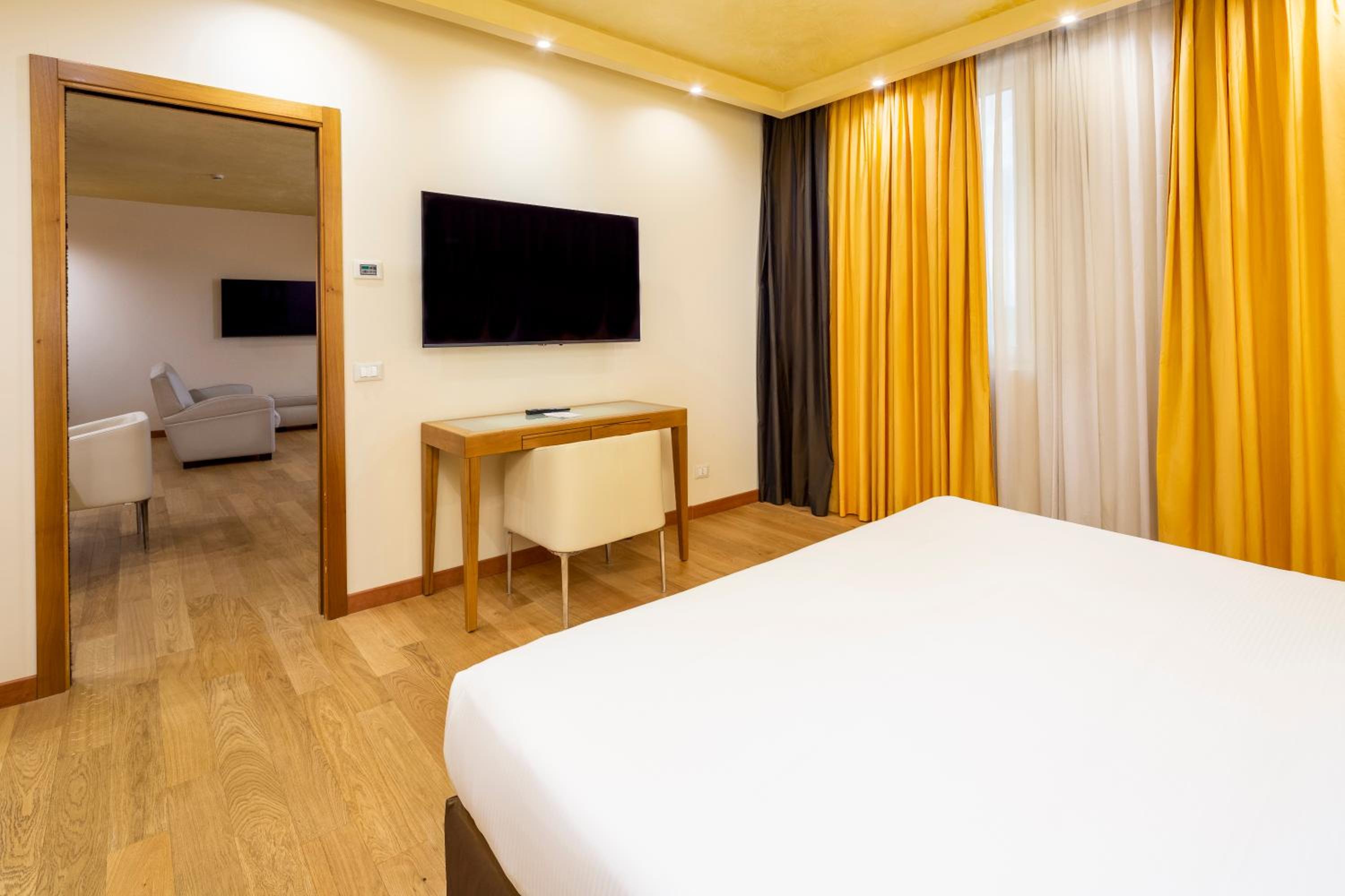 One-Bedroom Suite with Sofa Bed - Photo 2