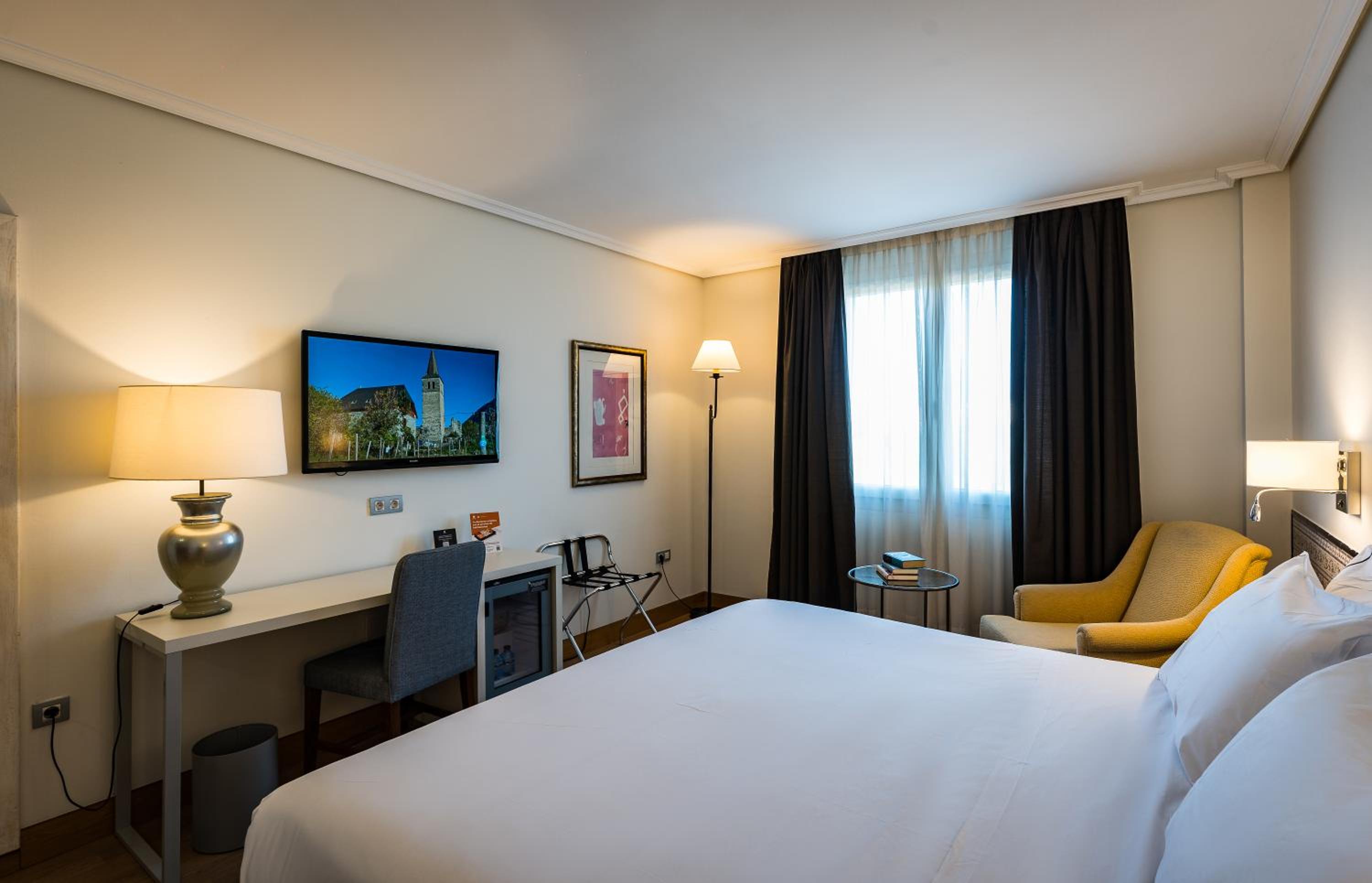Standard Double Or Twin Room - Photo 9