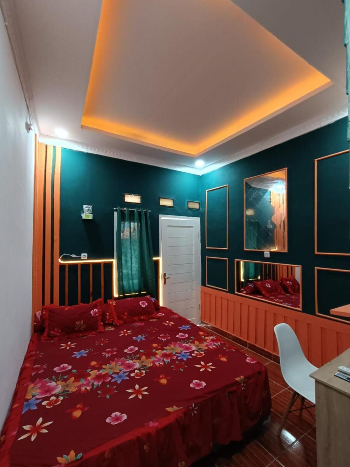 Standard Queen Room photo 1