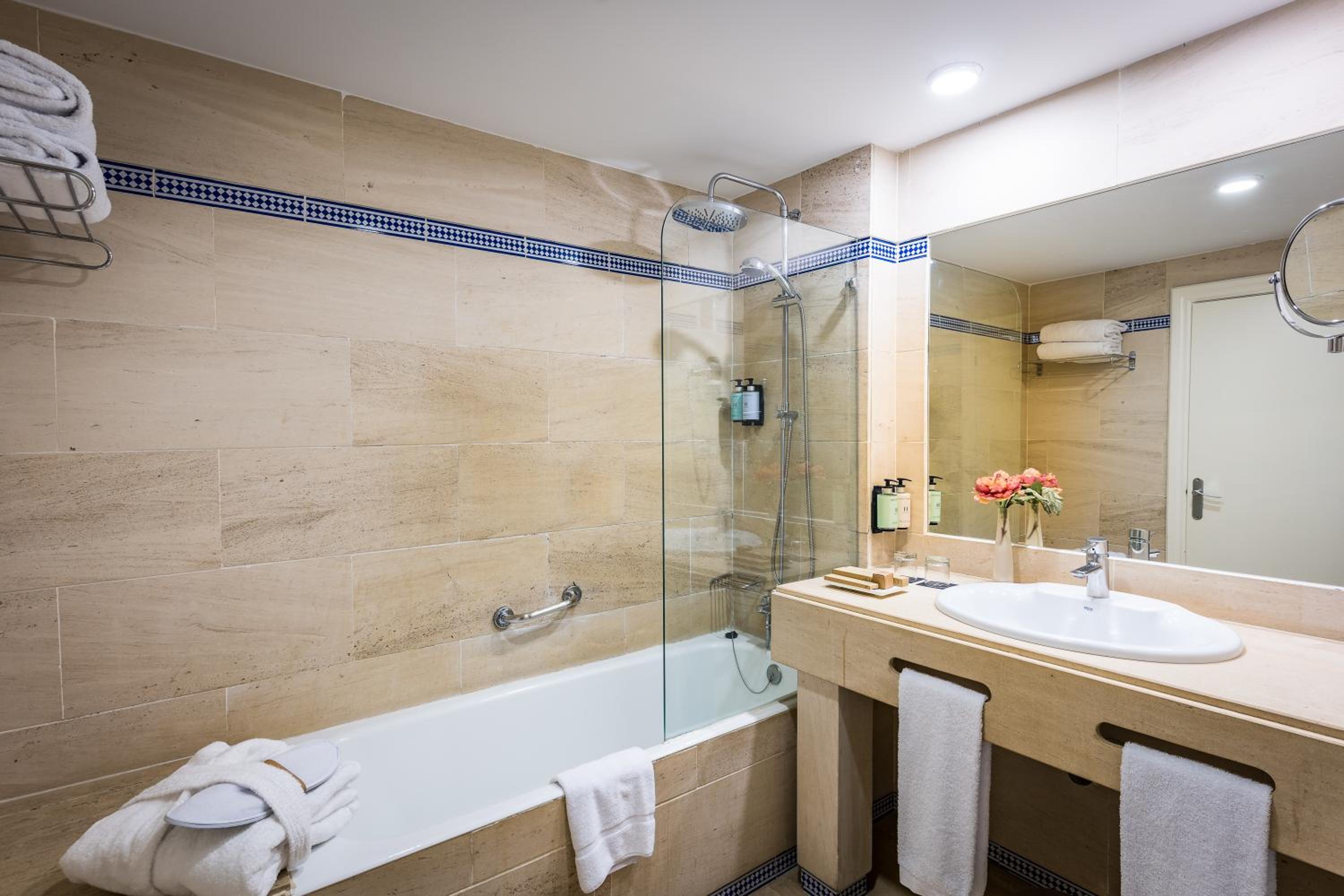 Superior Double Room - Photo 9