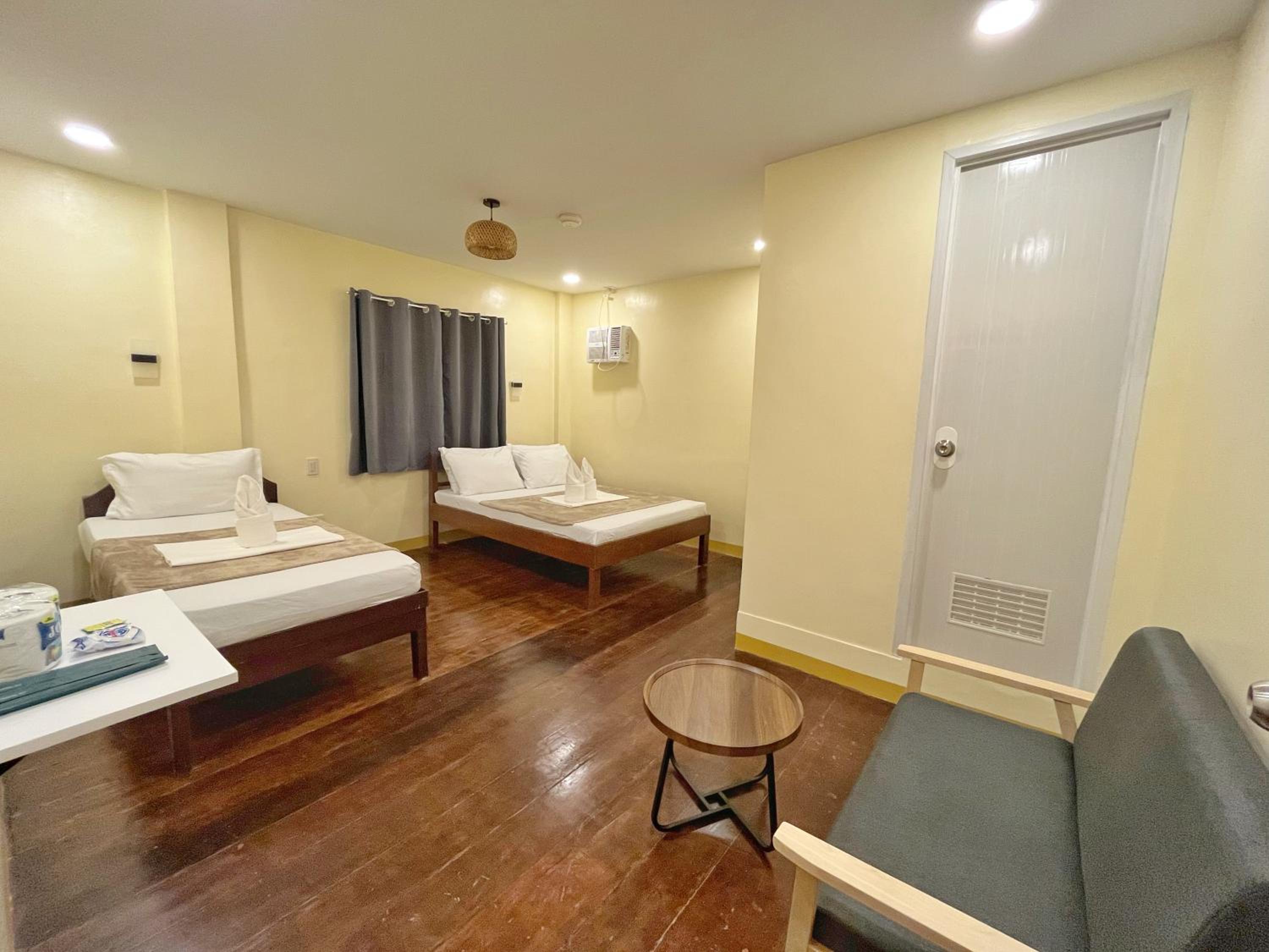 Deluxe Family Room - Photo 1