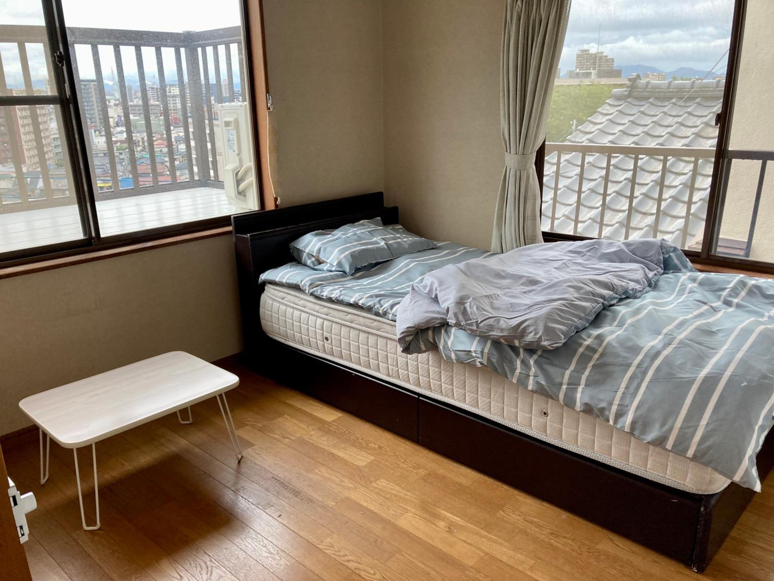 Single Room with Shared Bathroom photo 3