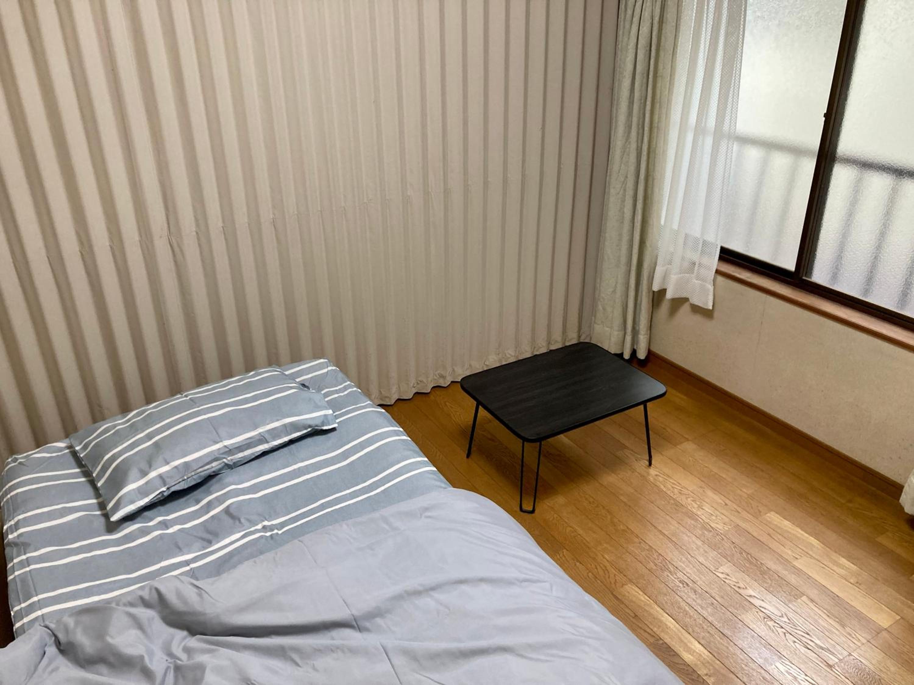 Single Room with Shared Bathroom photo 2