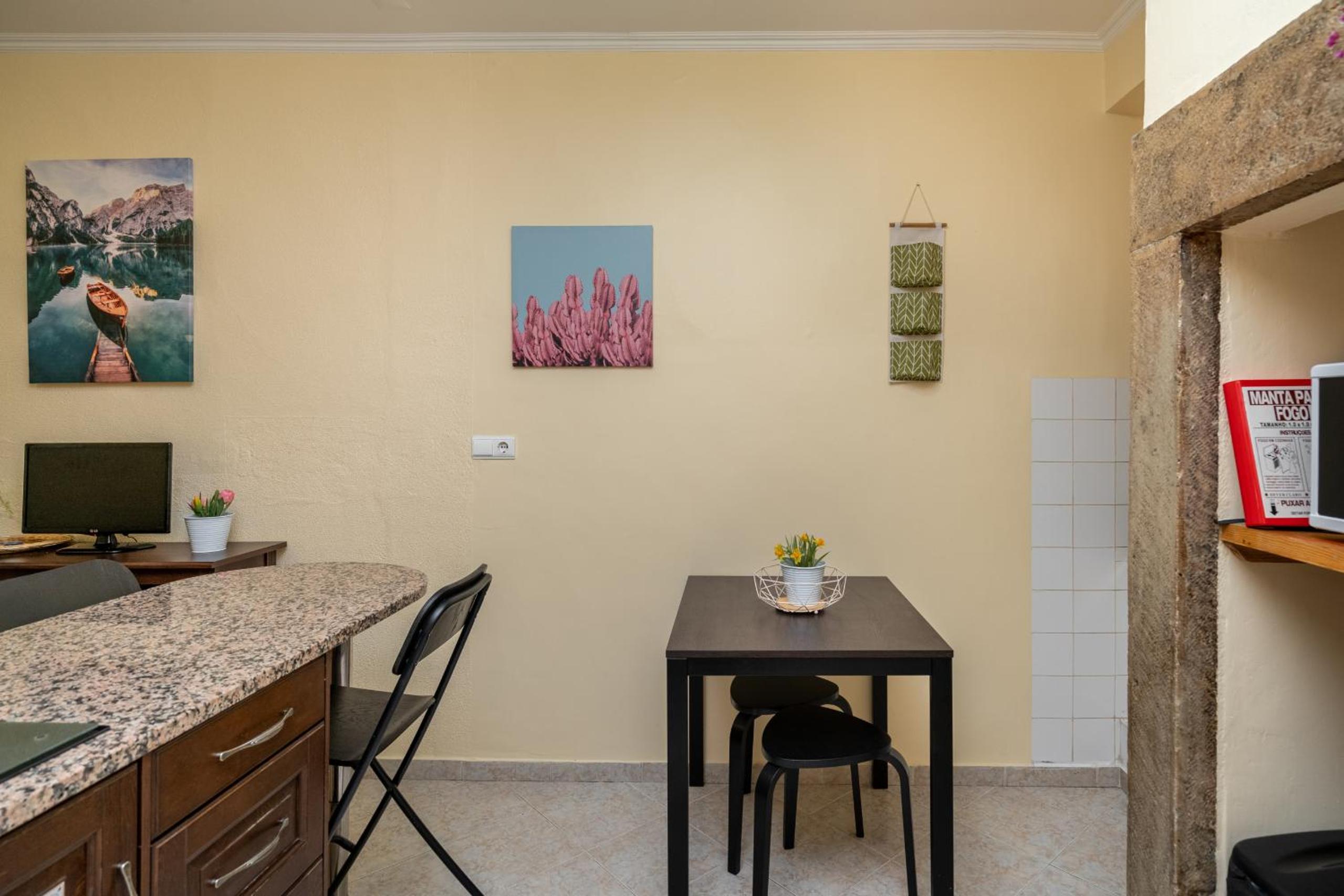 One-Bedroom Apartment photo 2