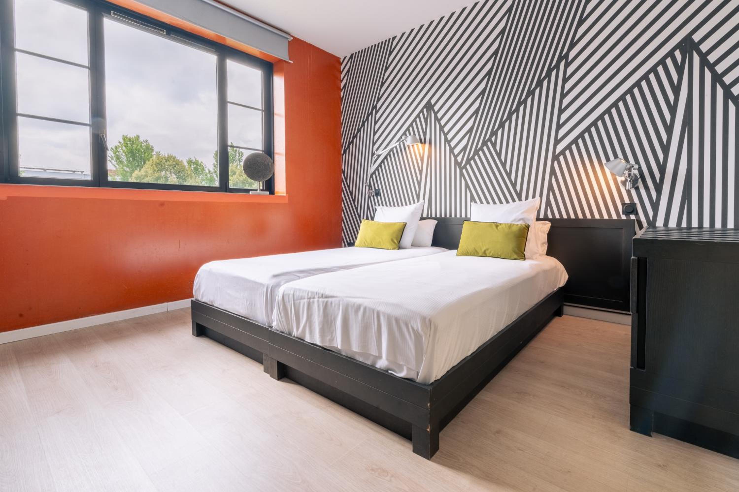 One-Bedroom Apartment - Twin