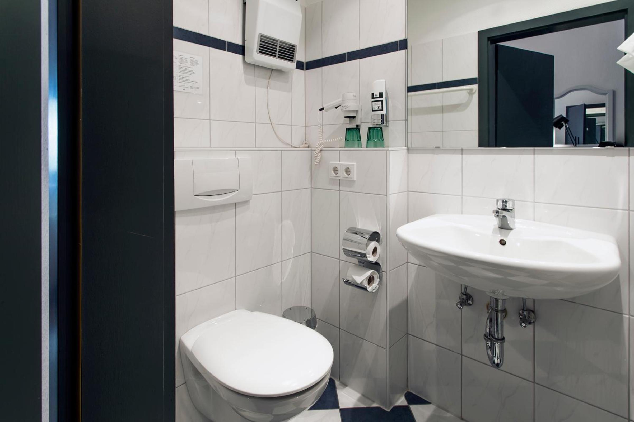 Double Room - Photo 6